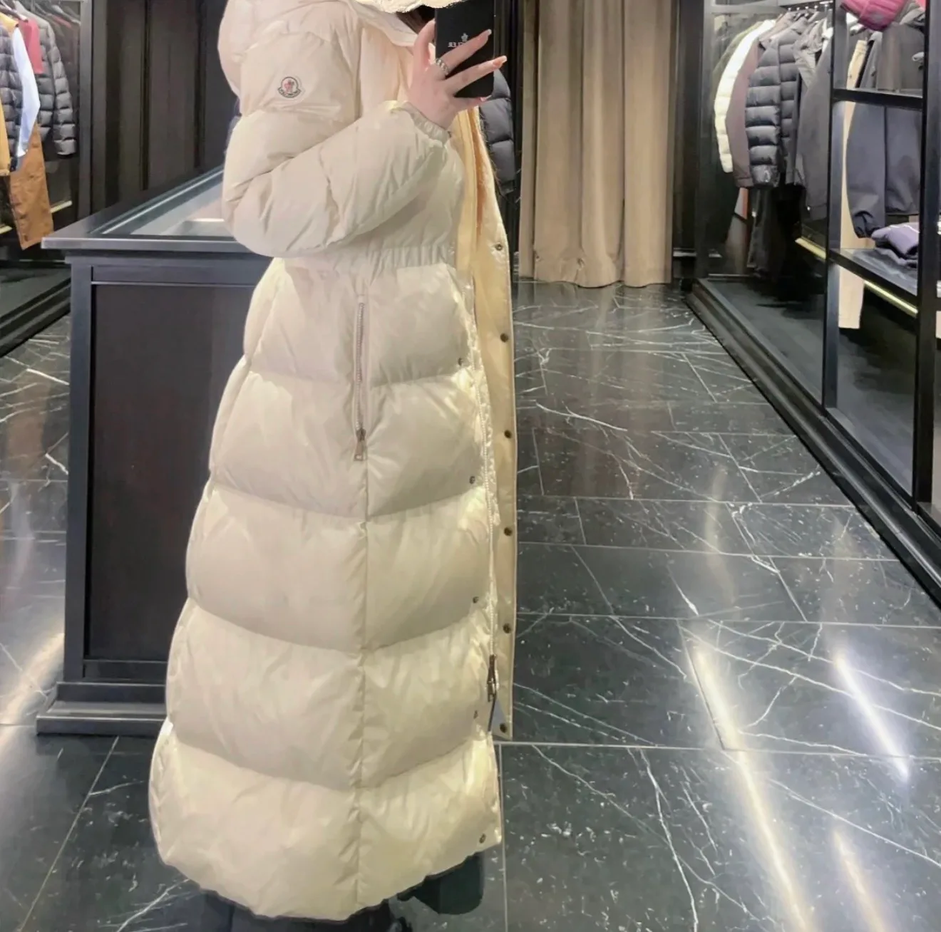 Women's Jackets And Down Jackets MONCLER 18111771