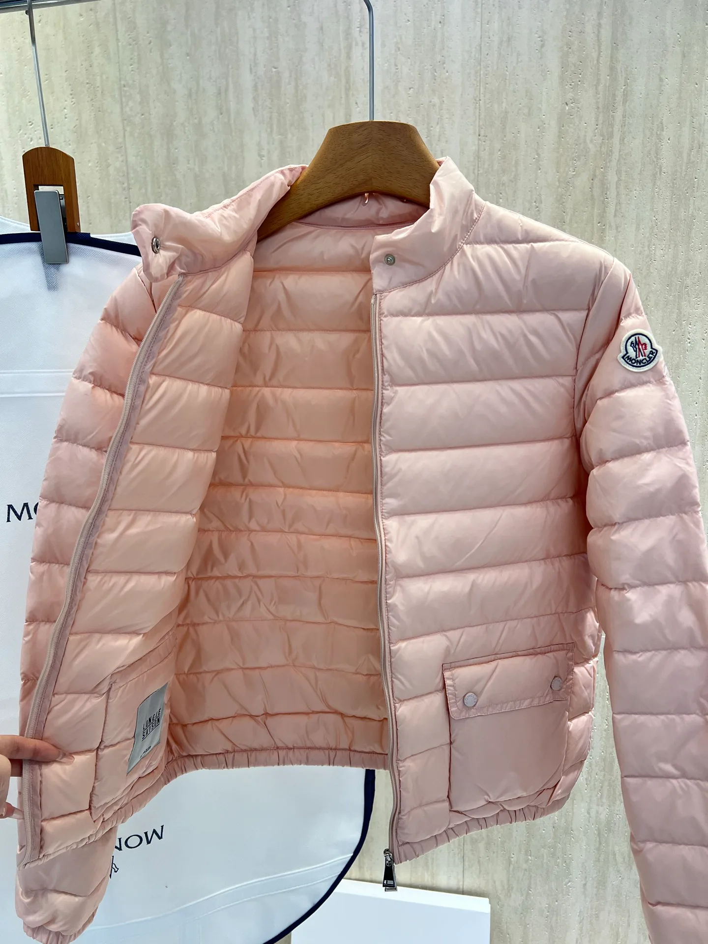 Women's Jackets And Down Jackets MONCLER 18212689