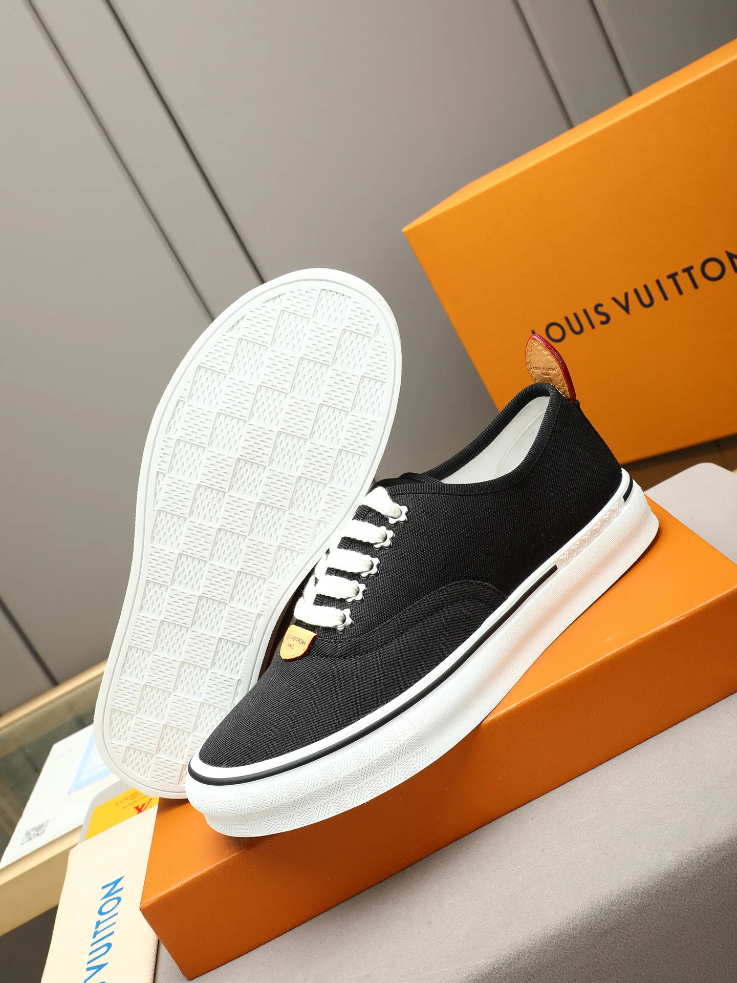 Women's Sneakers LOUIS VUITTON 17947254