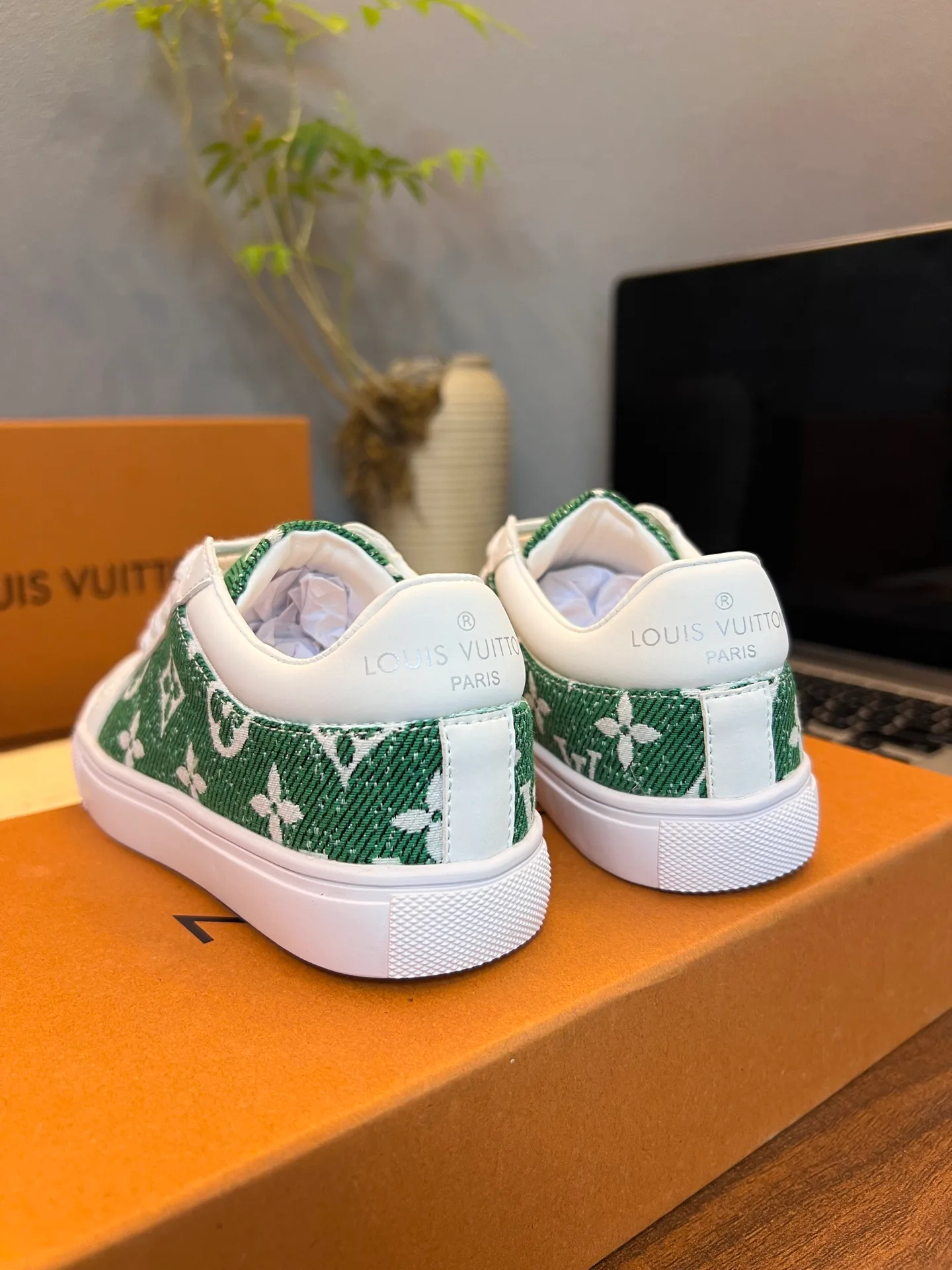 Women's Sneakers LOUIS VUITTON 18077539