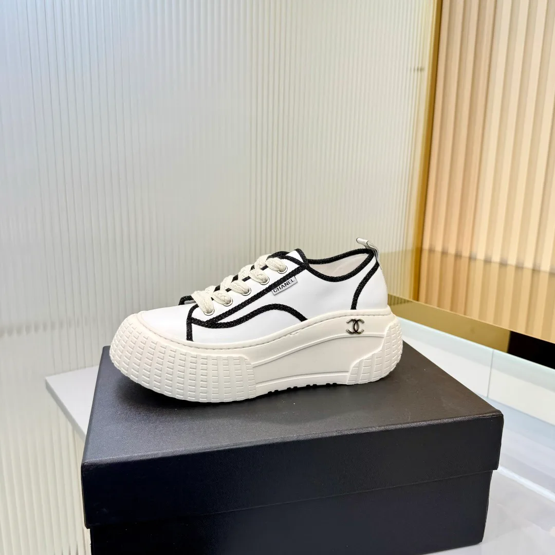 Women's Sneakers CHANEL 18366991