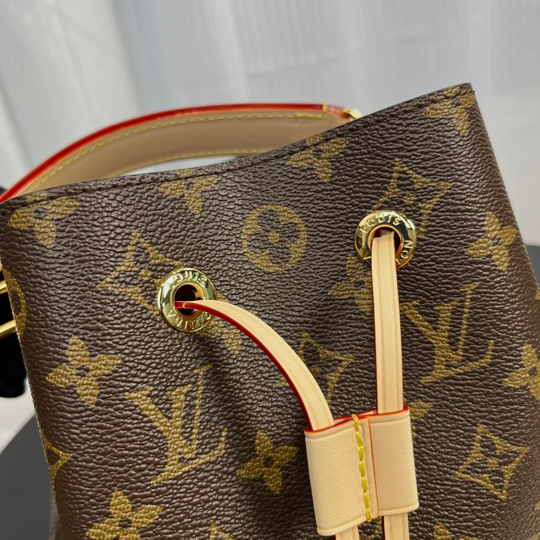 Классические Сумки Женские Louis Vuitton 18627723