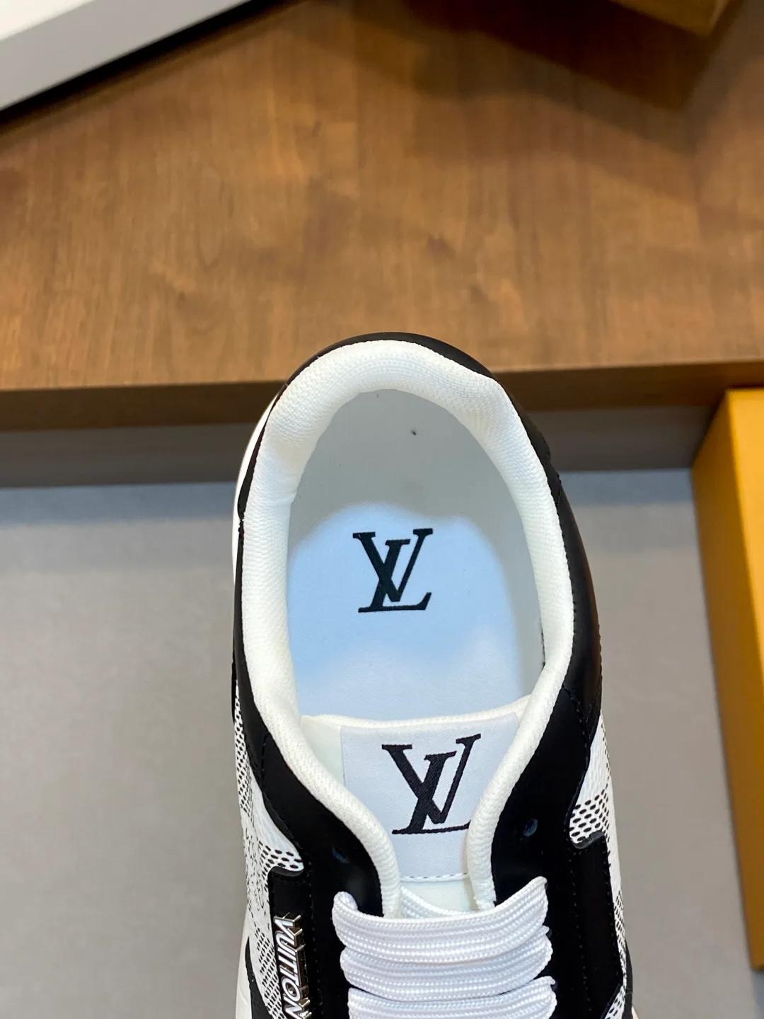 Men's Sneakers LOUIS VUITTON 18274583
