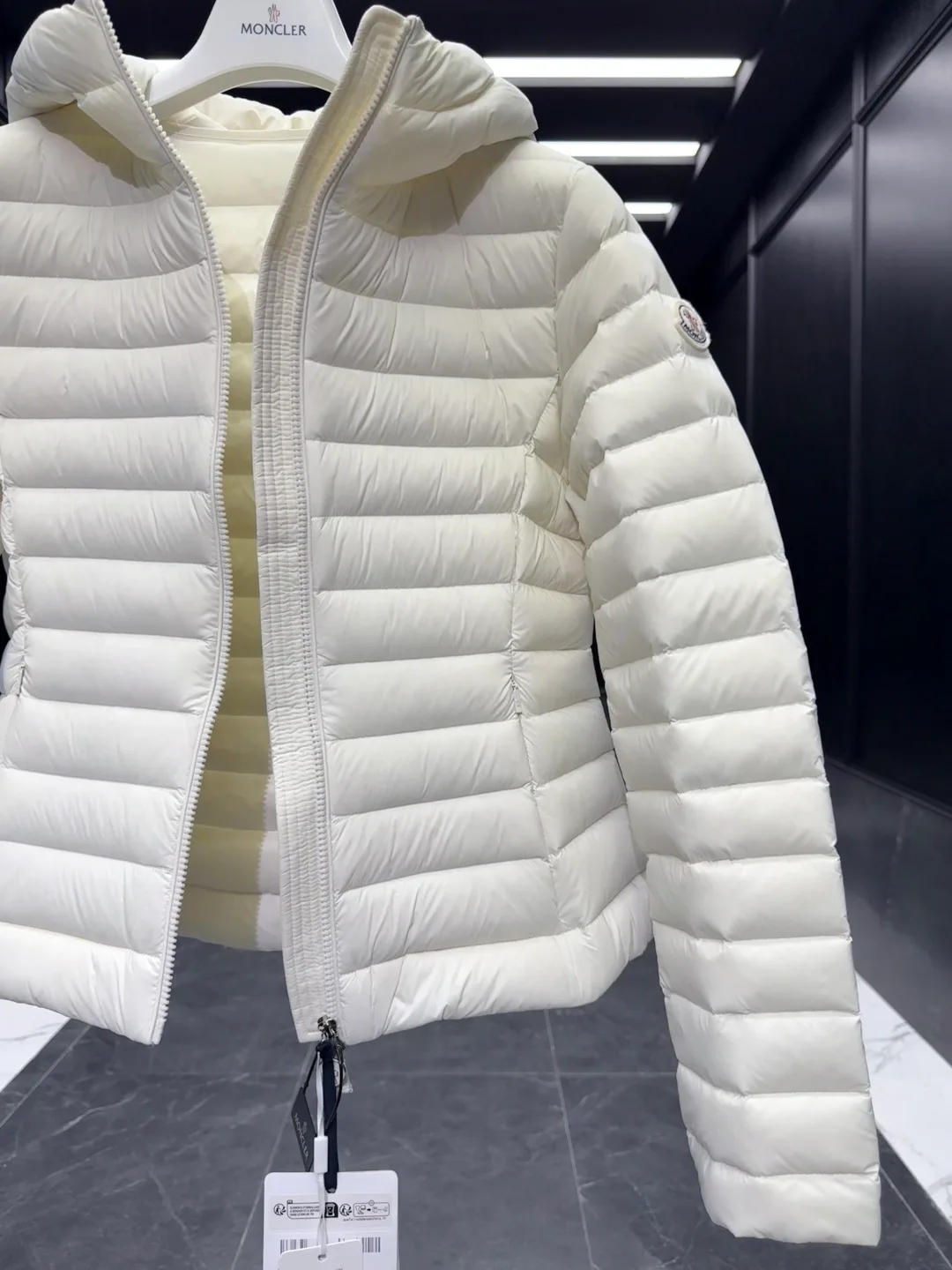 Women's Jackets And Down Jackets MONCLER 18129793
