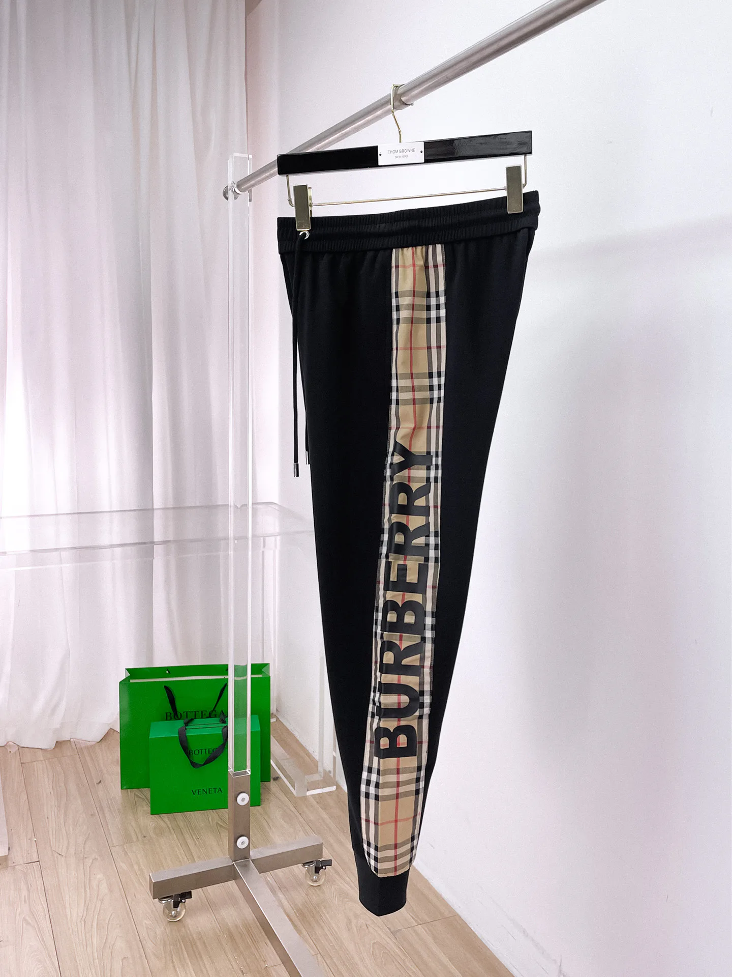 Men's Trousers BURBERRY 18399296