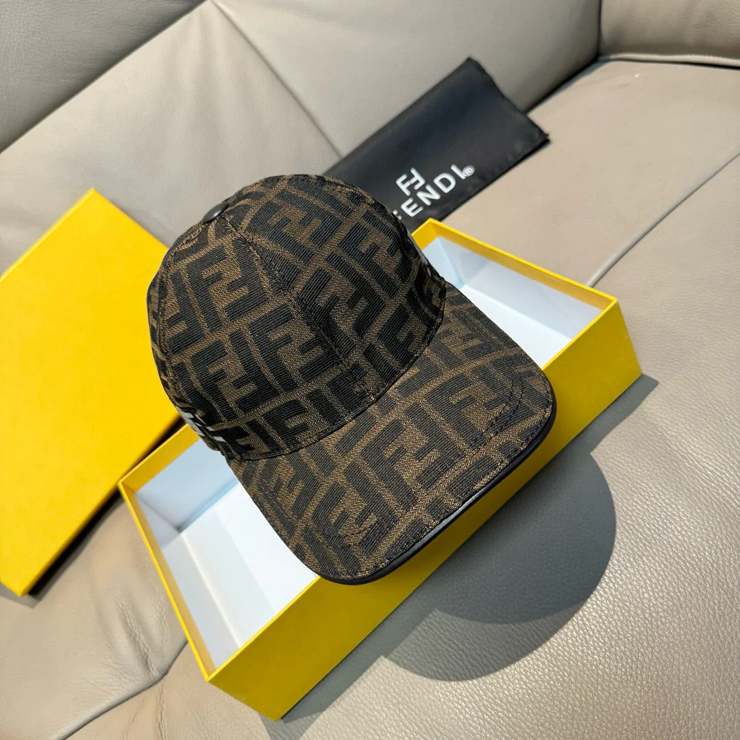Hats FENDI 18105227