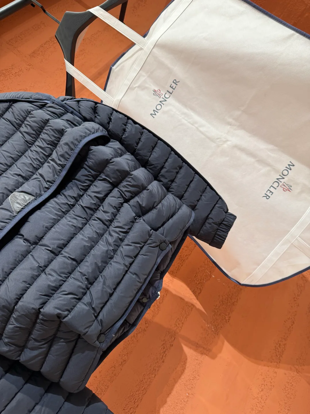 Women's Jackets And Down Jackets MONCLER 18048147