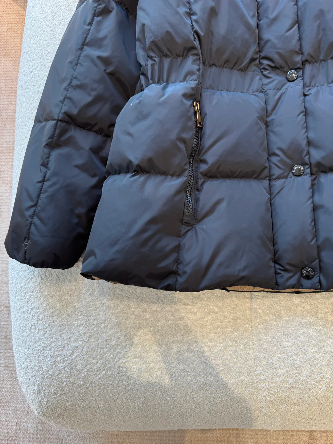 Women's Jackets And Down Jackets MONCLER 18189304