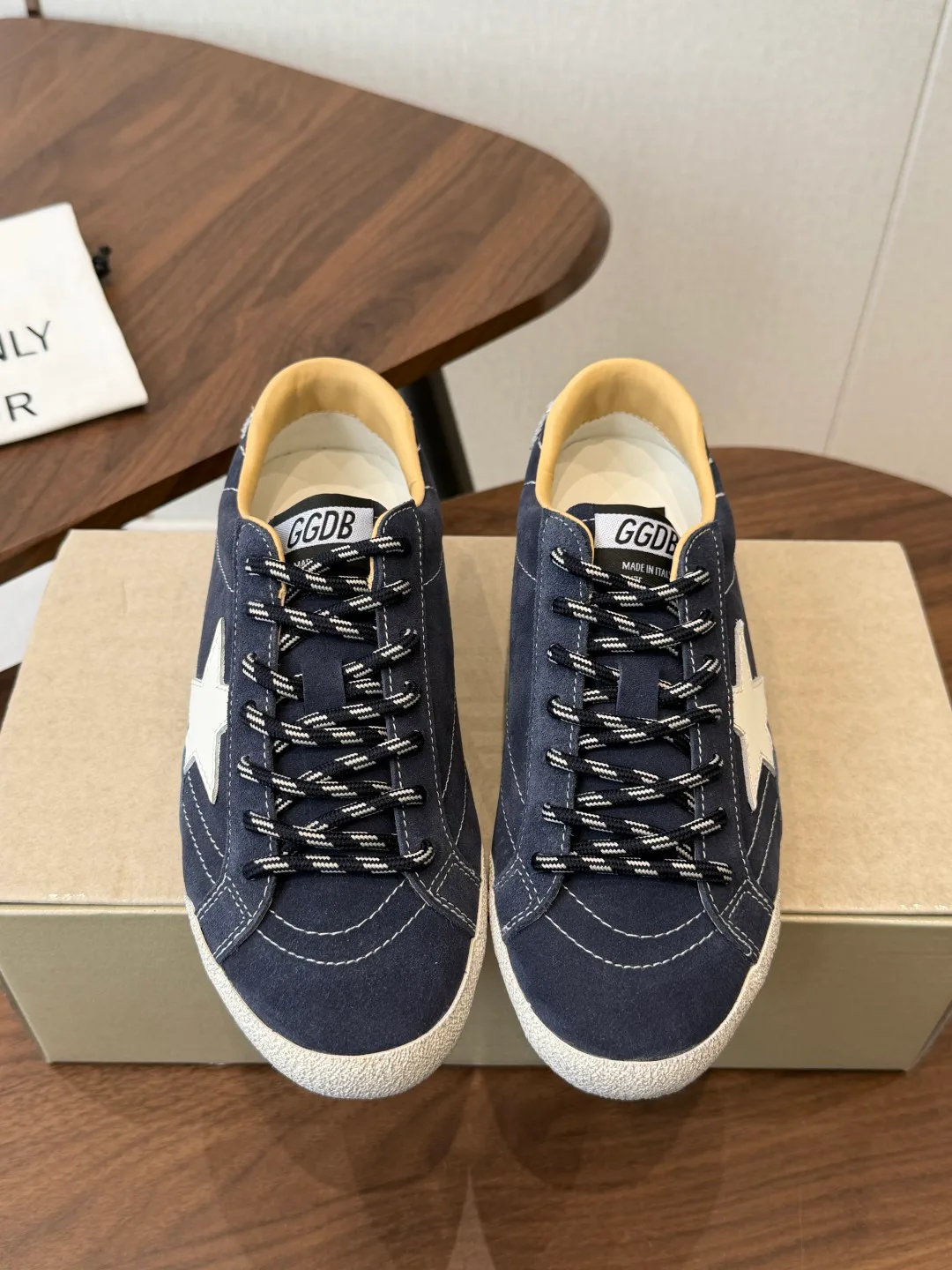 Кроссовки Женские Golden Goose 18687329