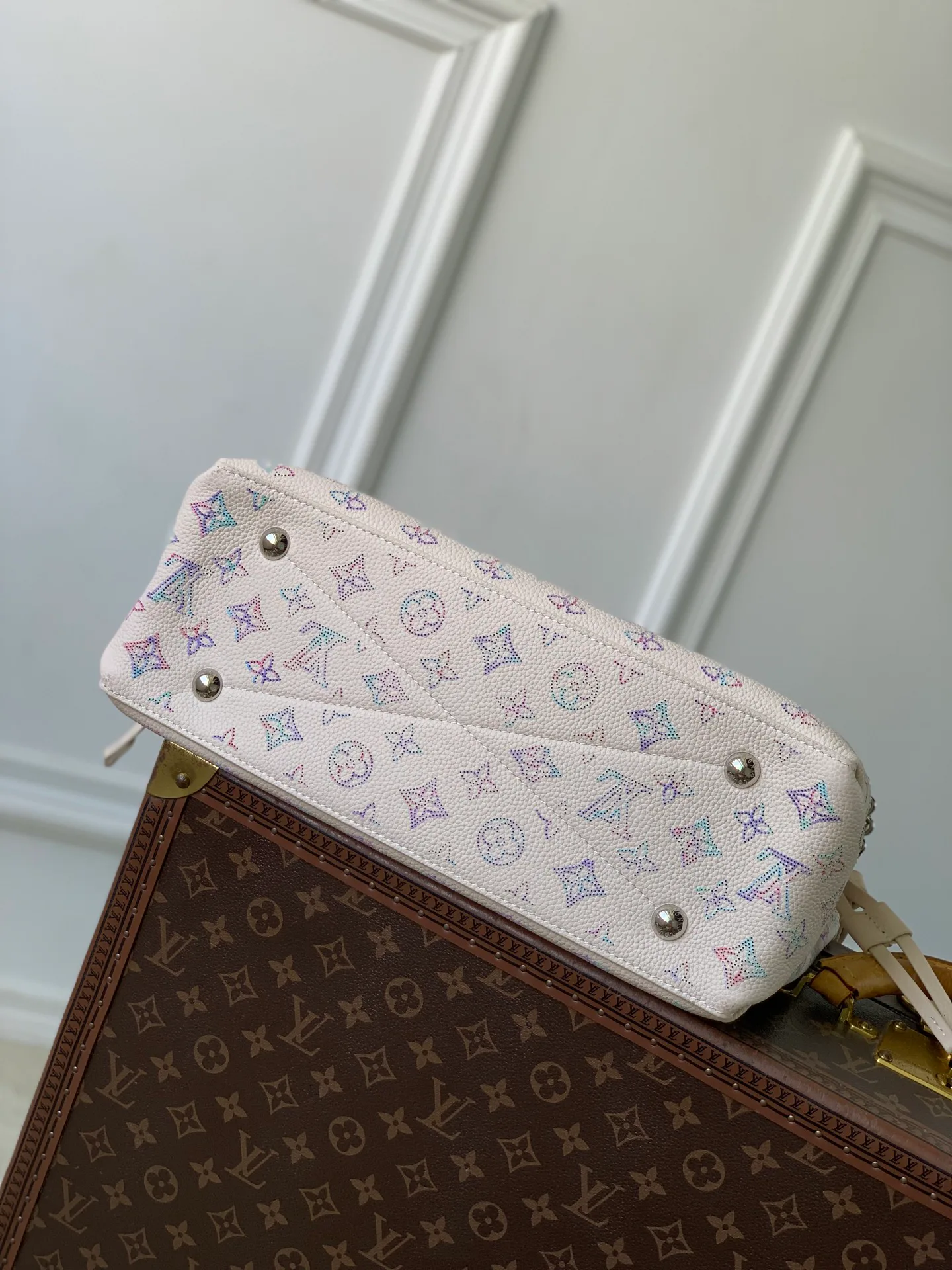 Women's Classic Handbags LOUIS VUITTON 18147476