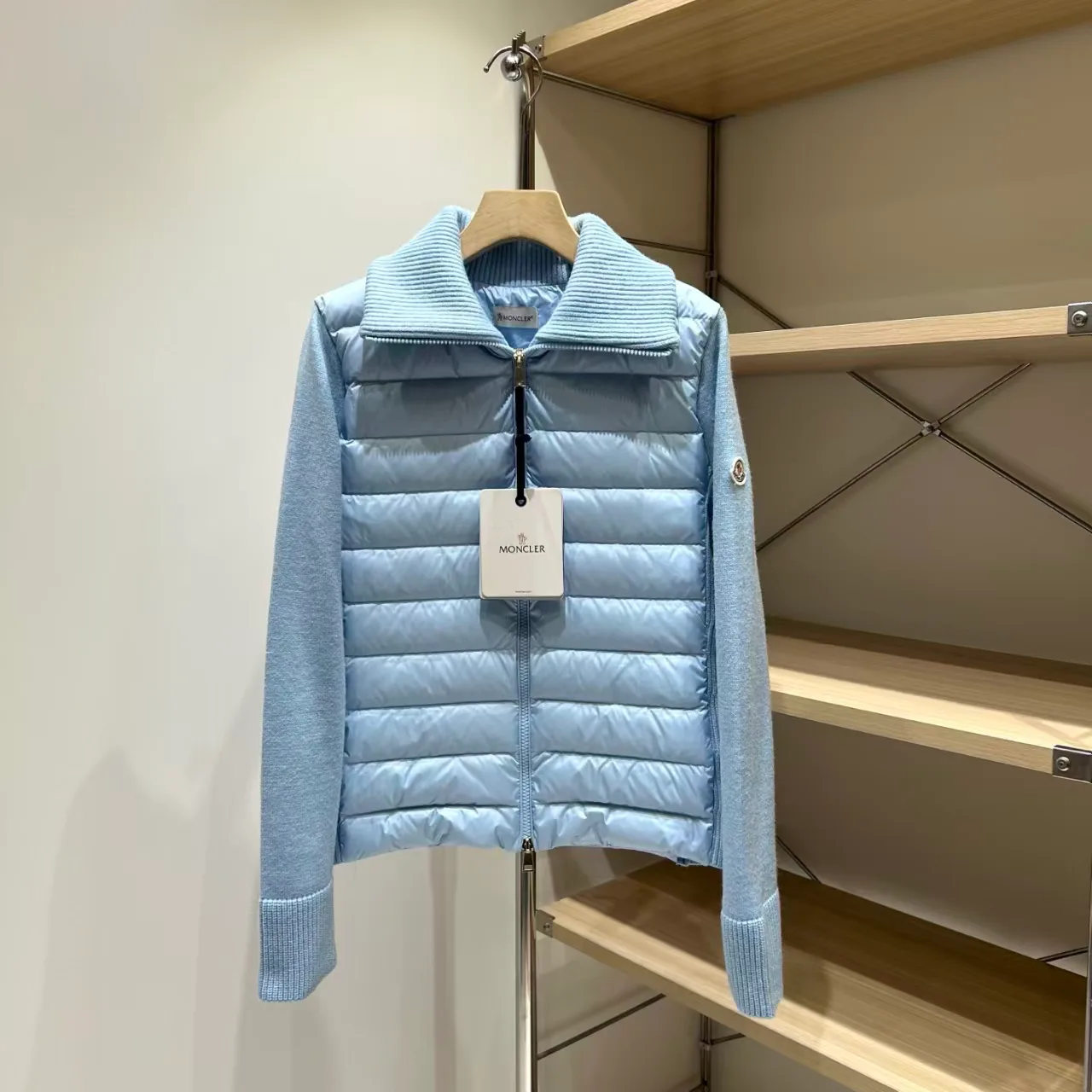 Women's Jackets And Down Jackets MONCLER 18131417