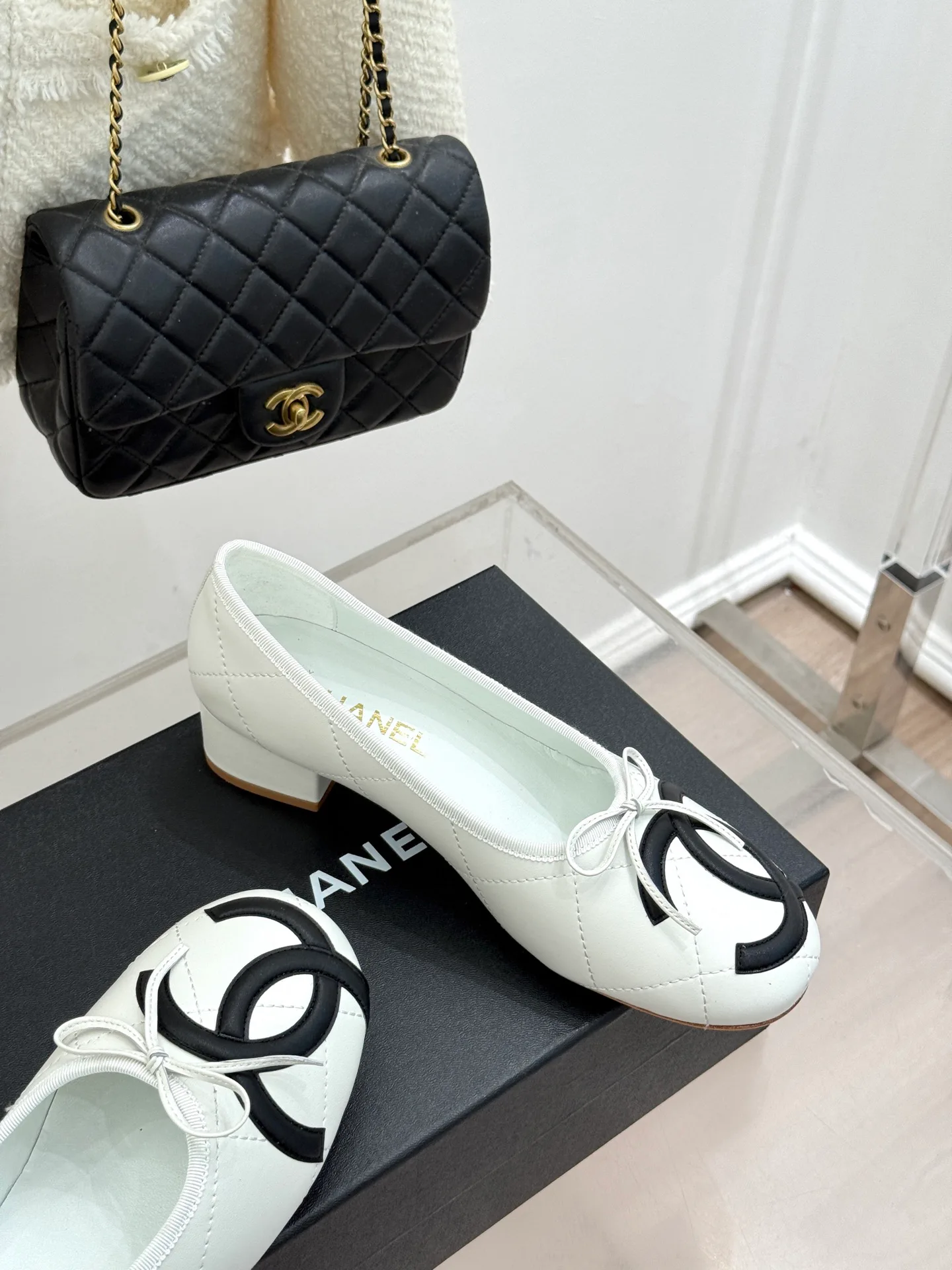 Women's Ballet Flats CHANEL 17303675
