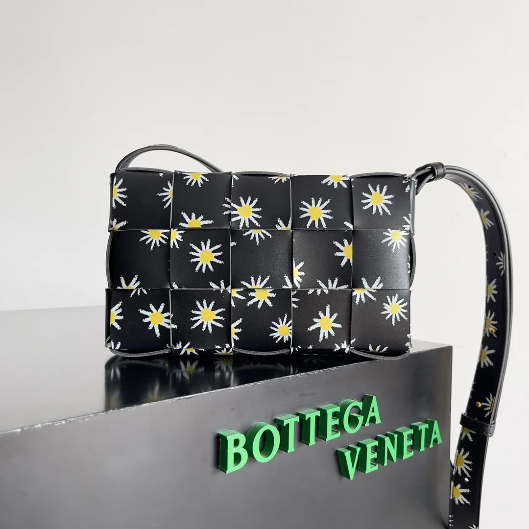 Women's Shoulder Bags BOTTEGA VENETA 17924456