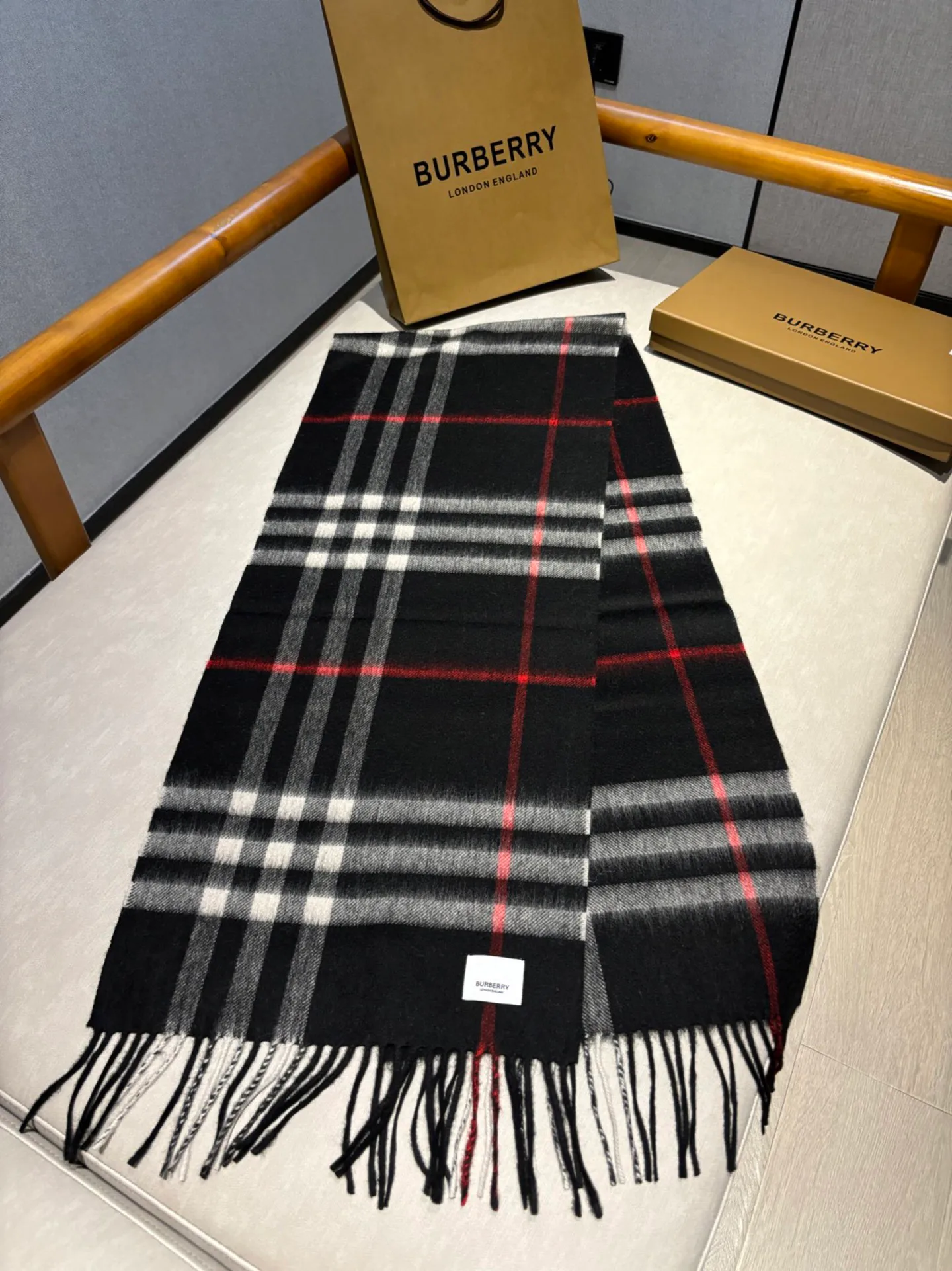 Scarves BURBERRY 18507486
