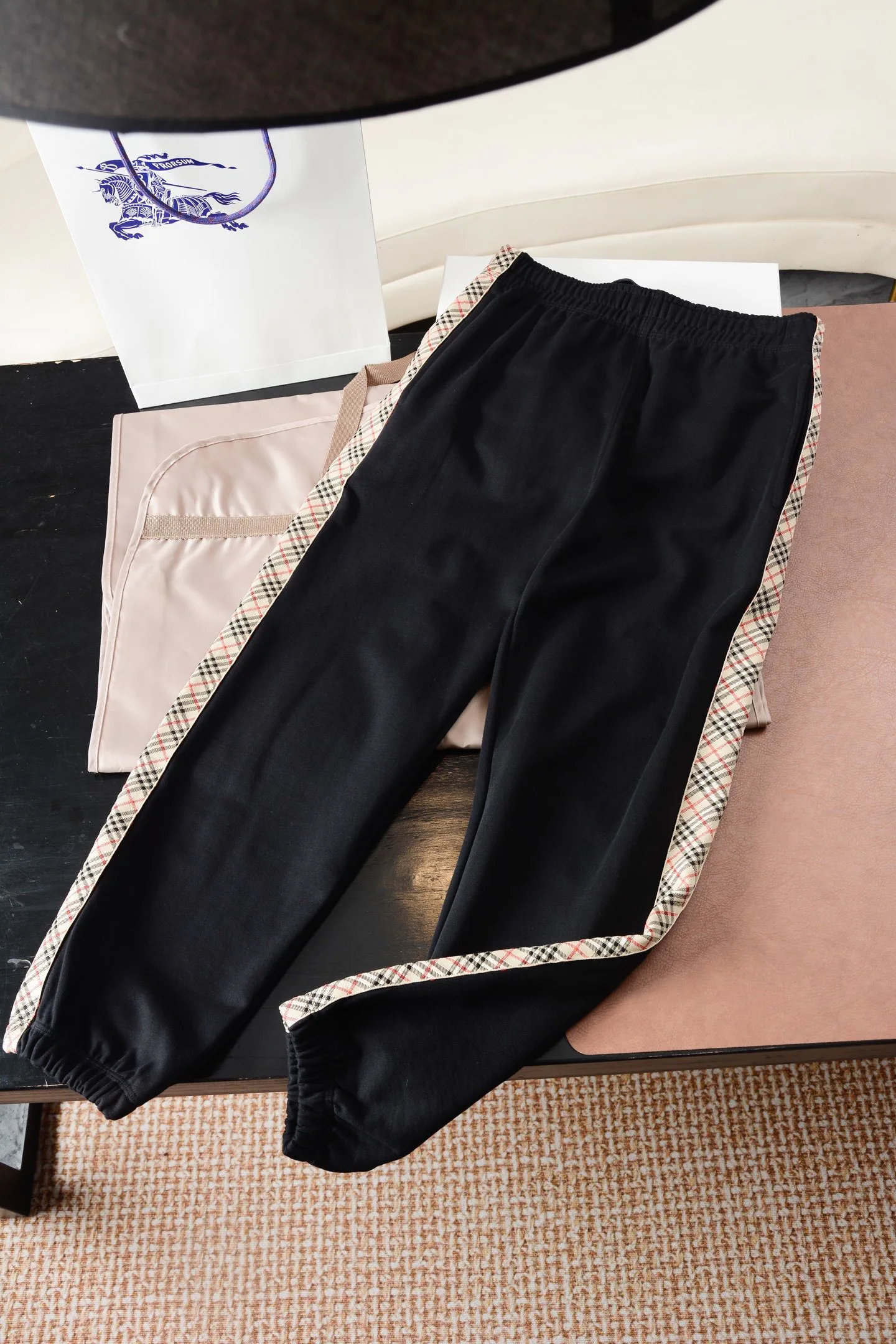 Men's Trousers BURBERRY 18141452
