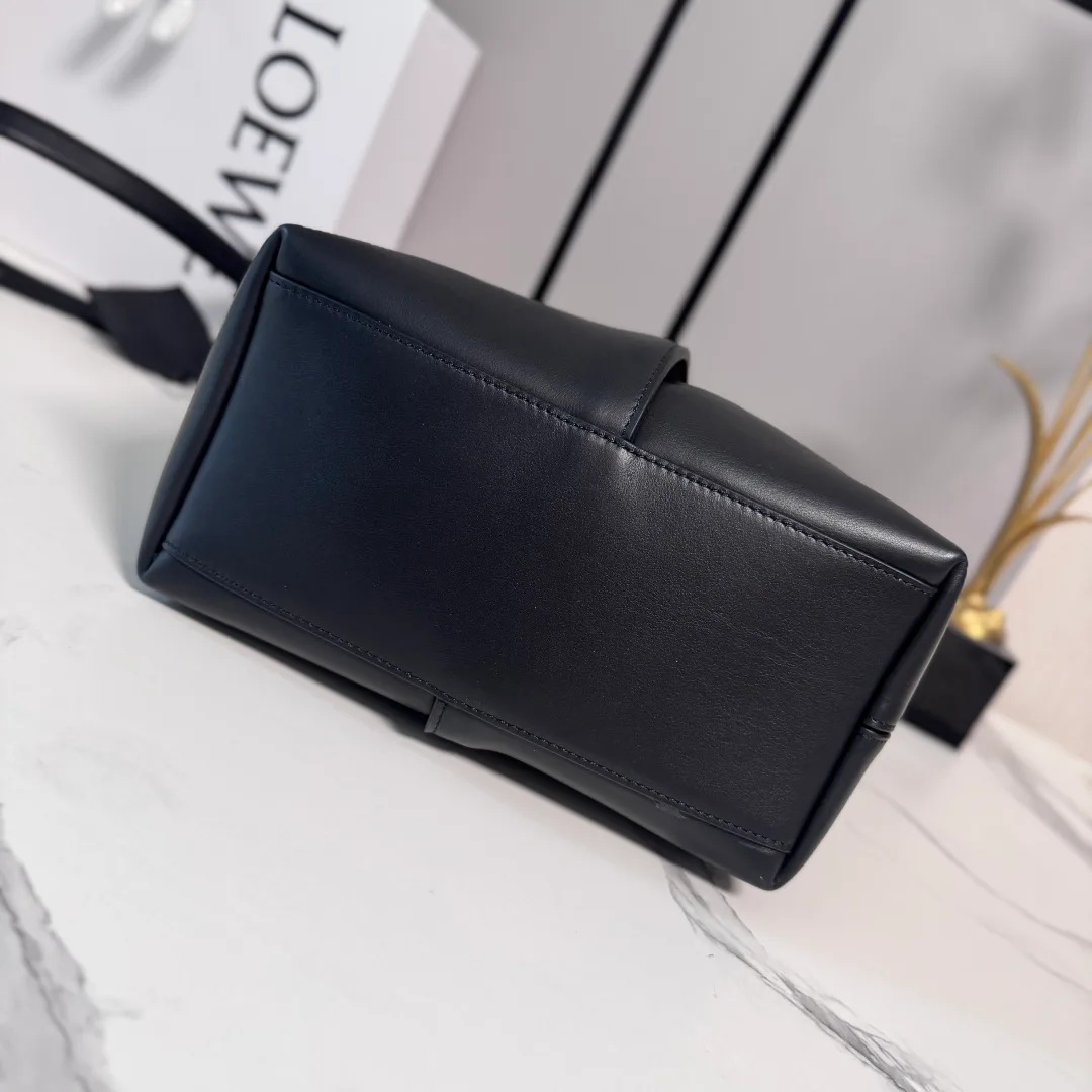 Women's Classic Handbags LOEWE 18004242