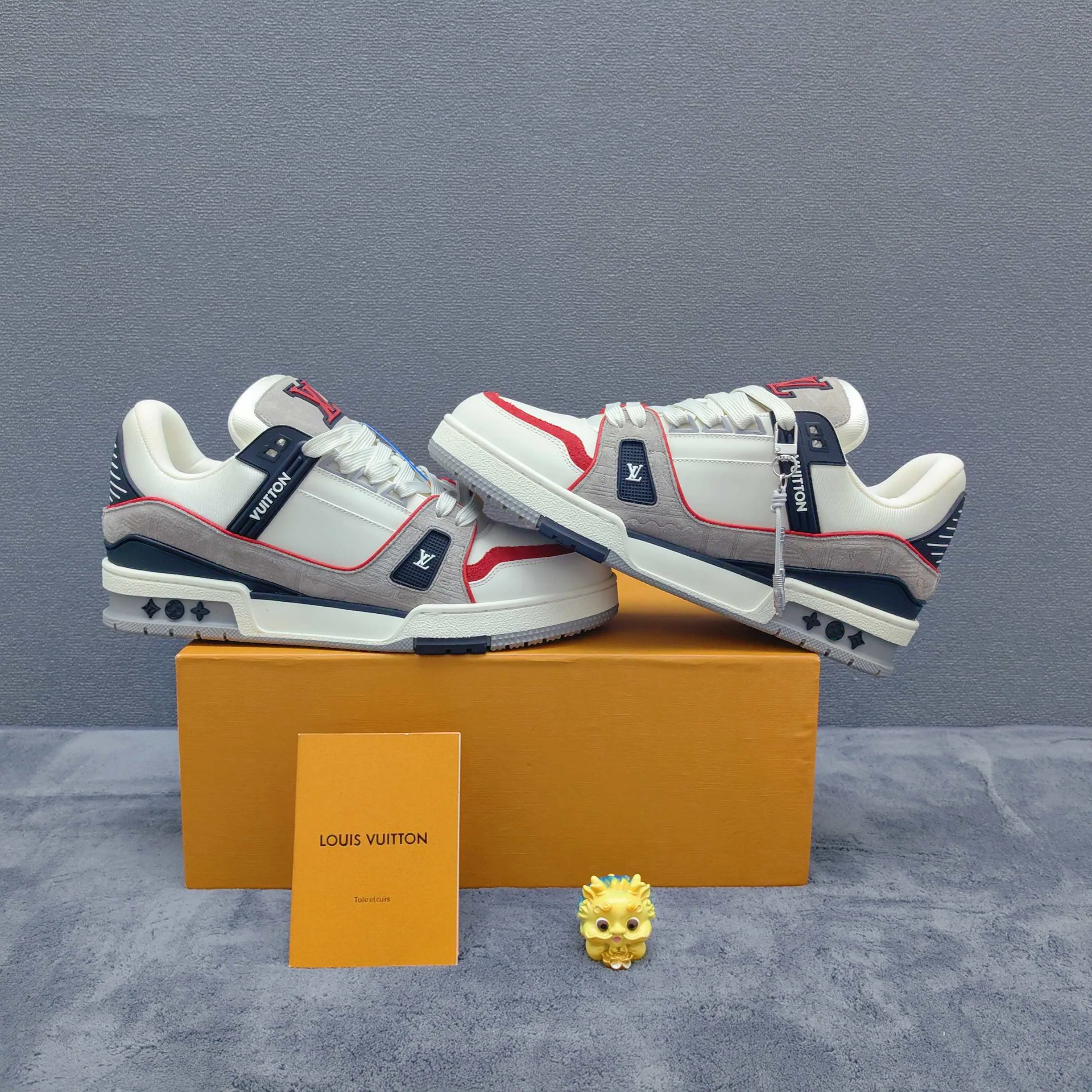 Women's Sneakers LOUIS VUITTON 17957138