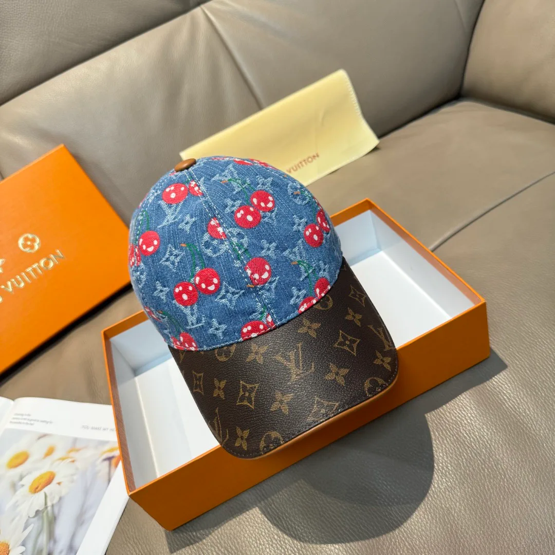 Hats LOUIS VUITTON 18347059