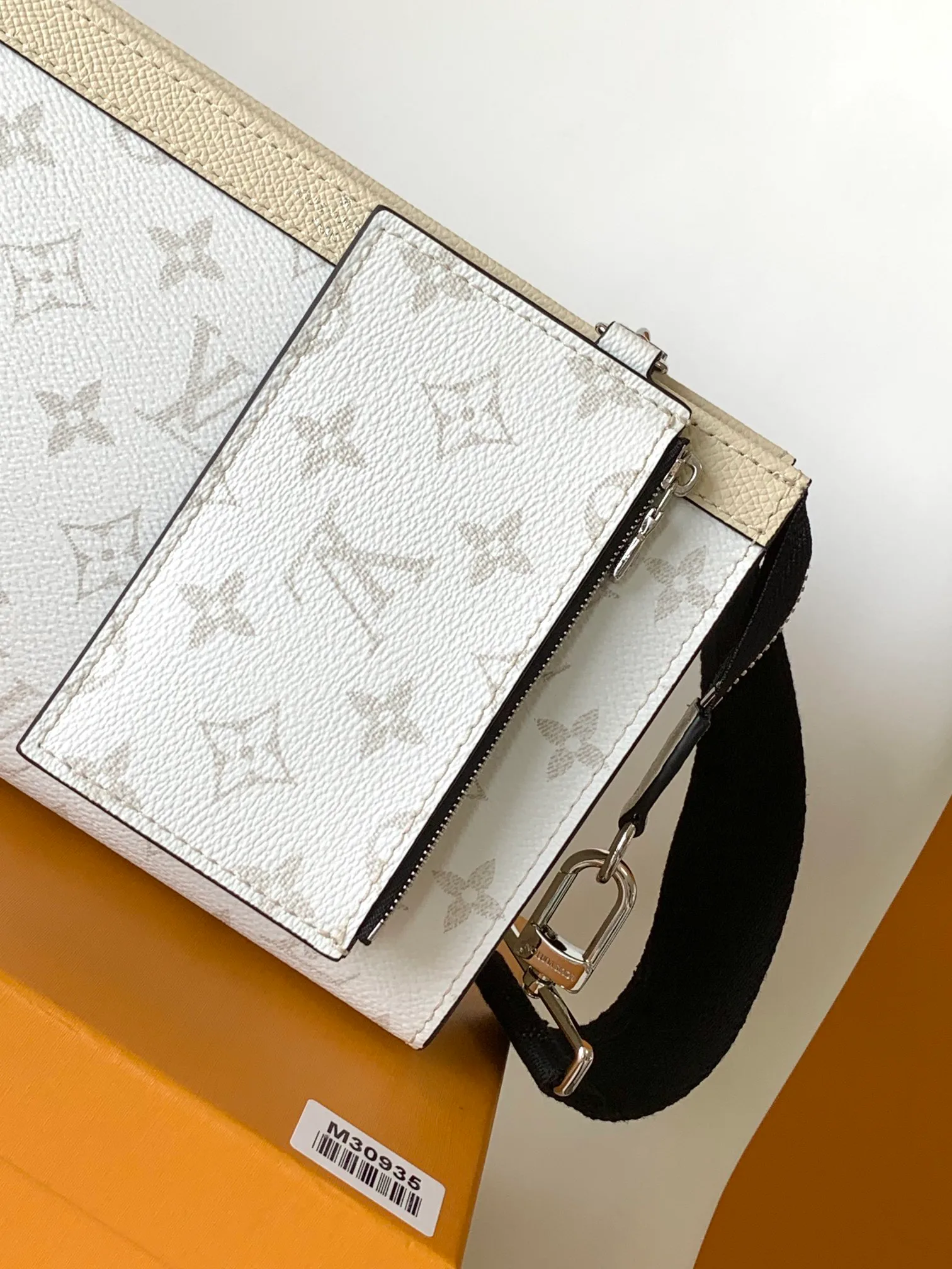 Women's Shoulder Bags LOUIS VUITTON 17904105