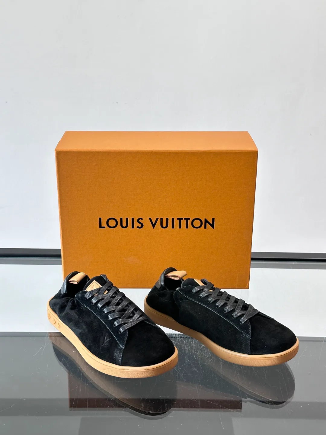 Men's Sneakers LOUIS VUITTON 18263700