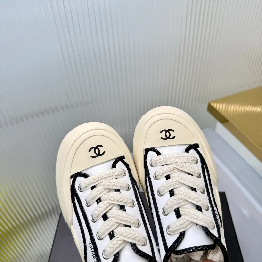 Women's Sneakers CHANEL 18366984