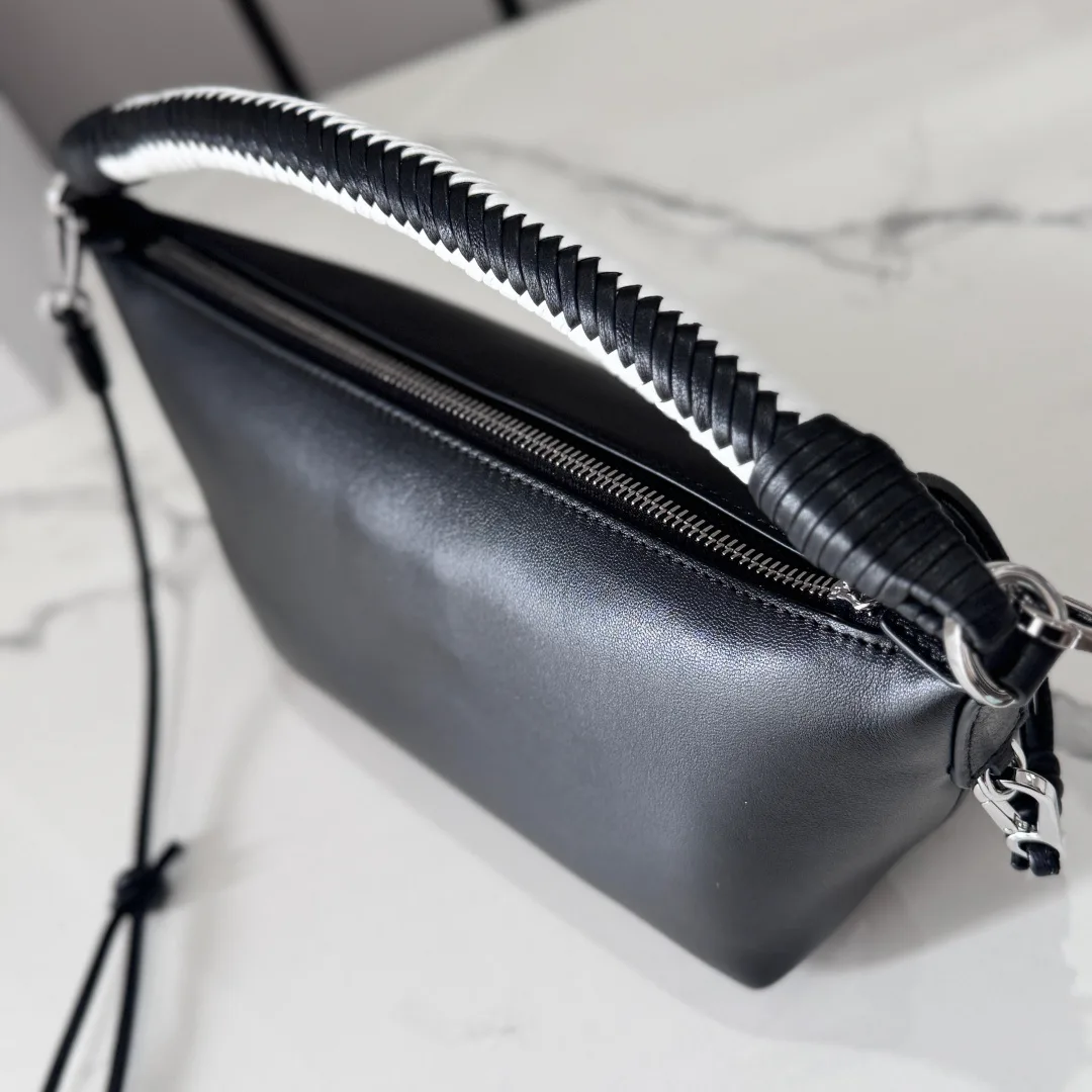 Women's Classic Handbags LOEWE 17678697