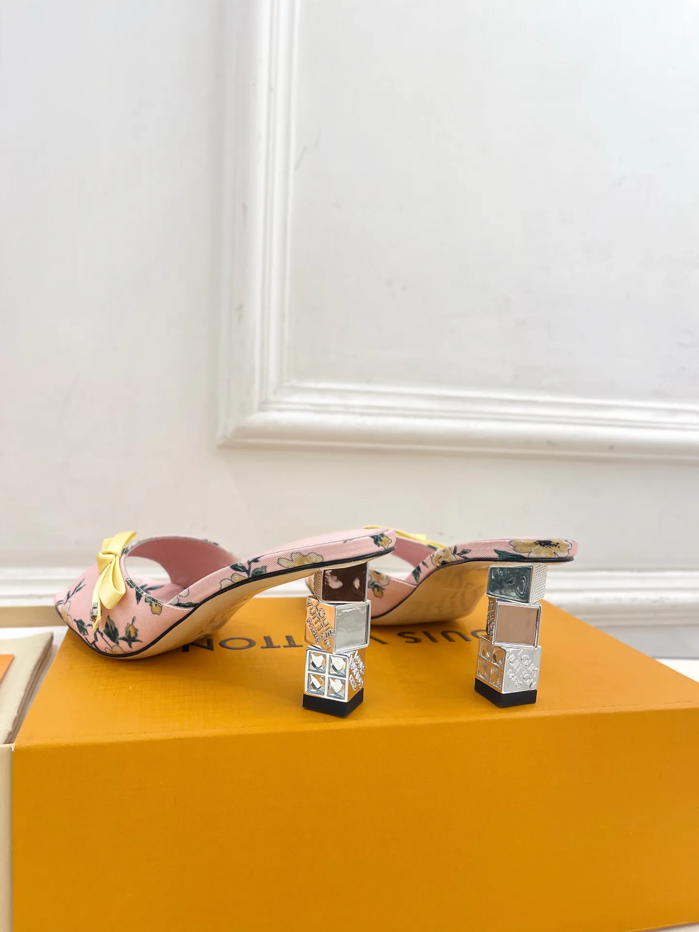 Women's Mules And Clogs LOUIS VUITTON 18034942