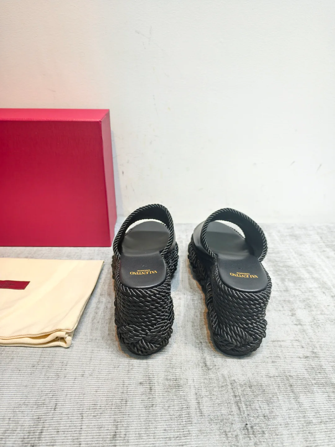 Women's Flip-Flops VALENTINO 18346933