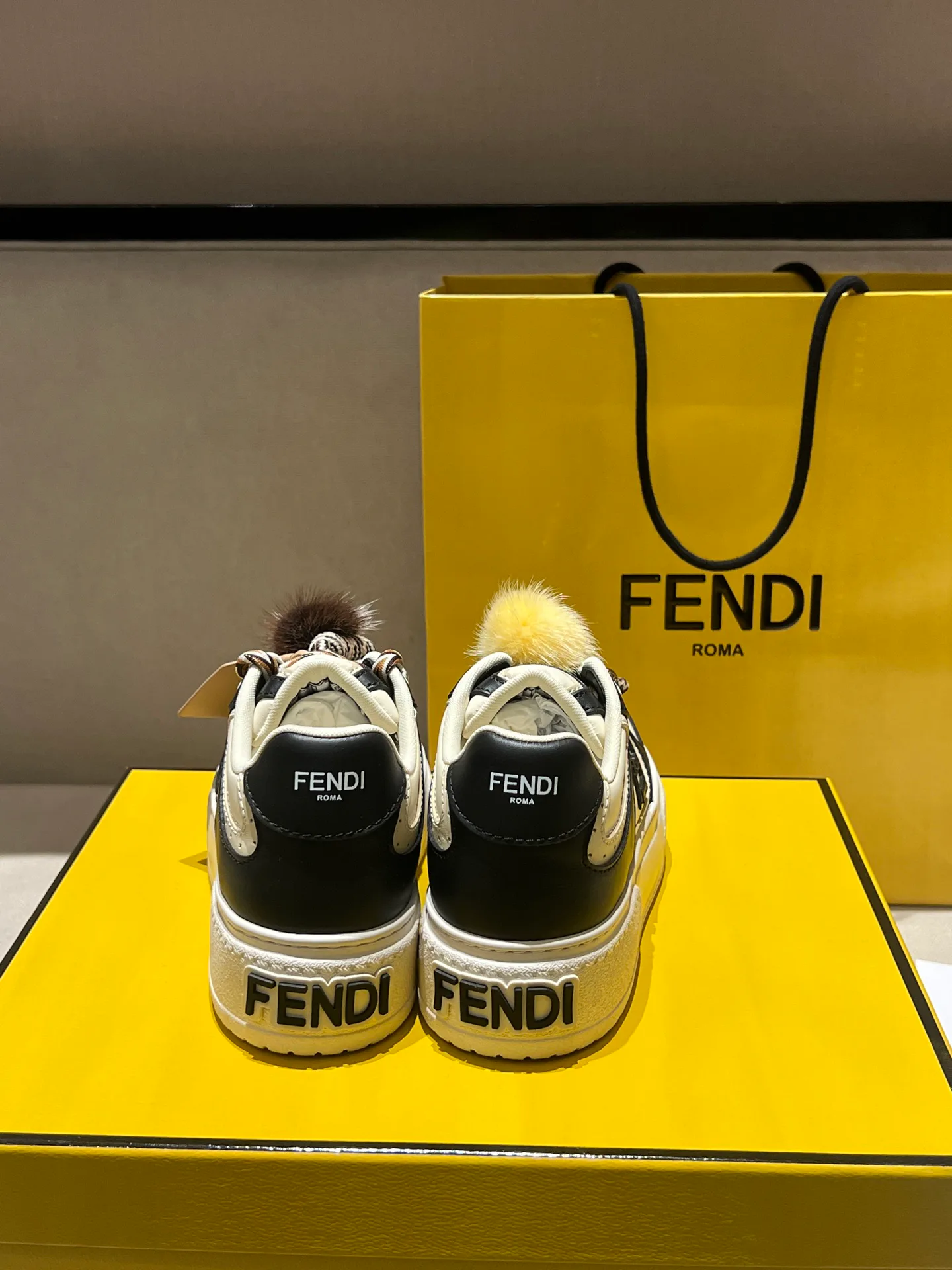 Women's Sneakers FENDI 18020700