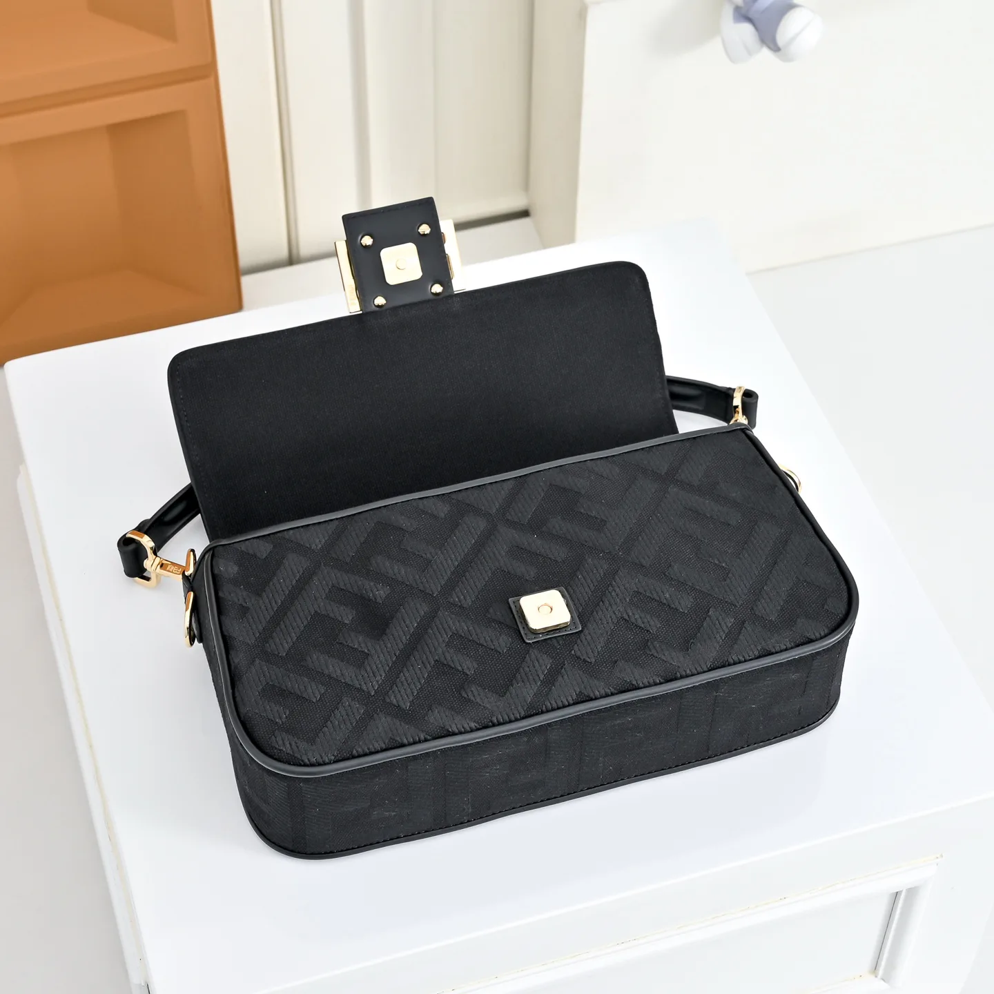 Women's Classic Handbags FENDI 18004259
