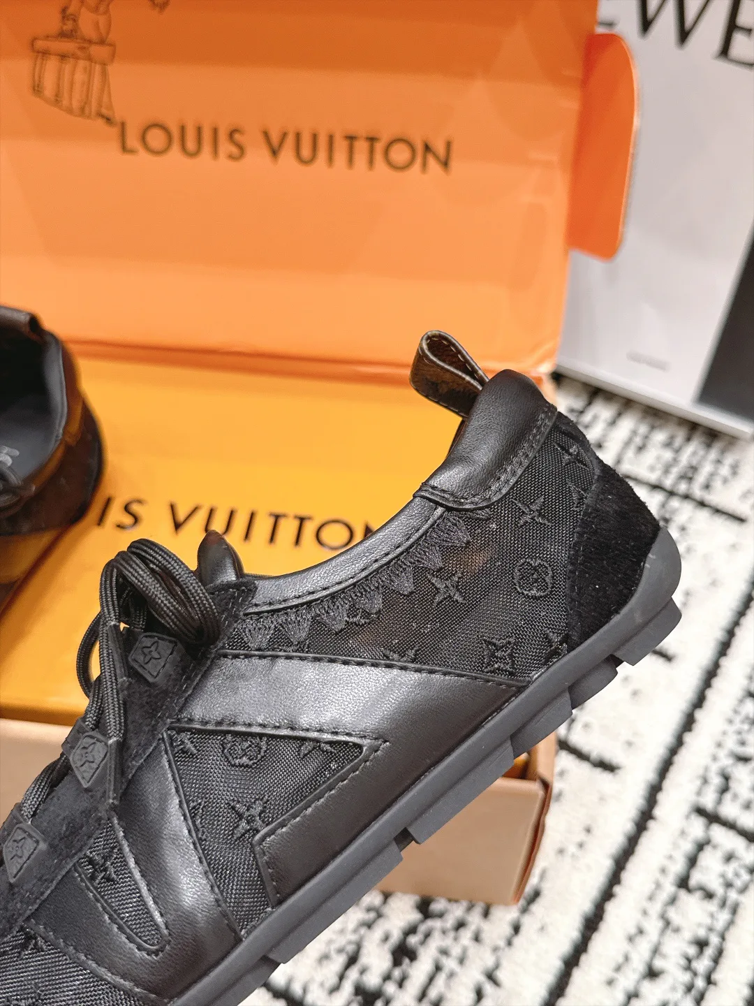 Women's Sneakers LOUIS VUITTON 17895118