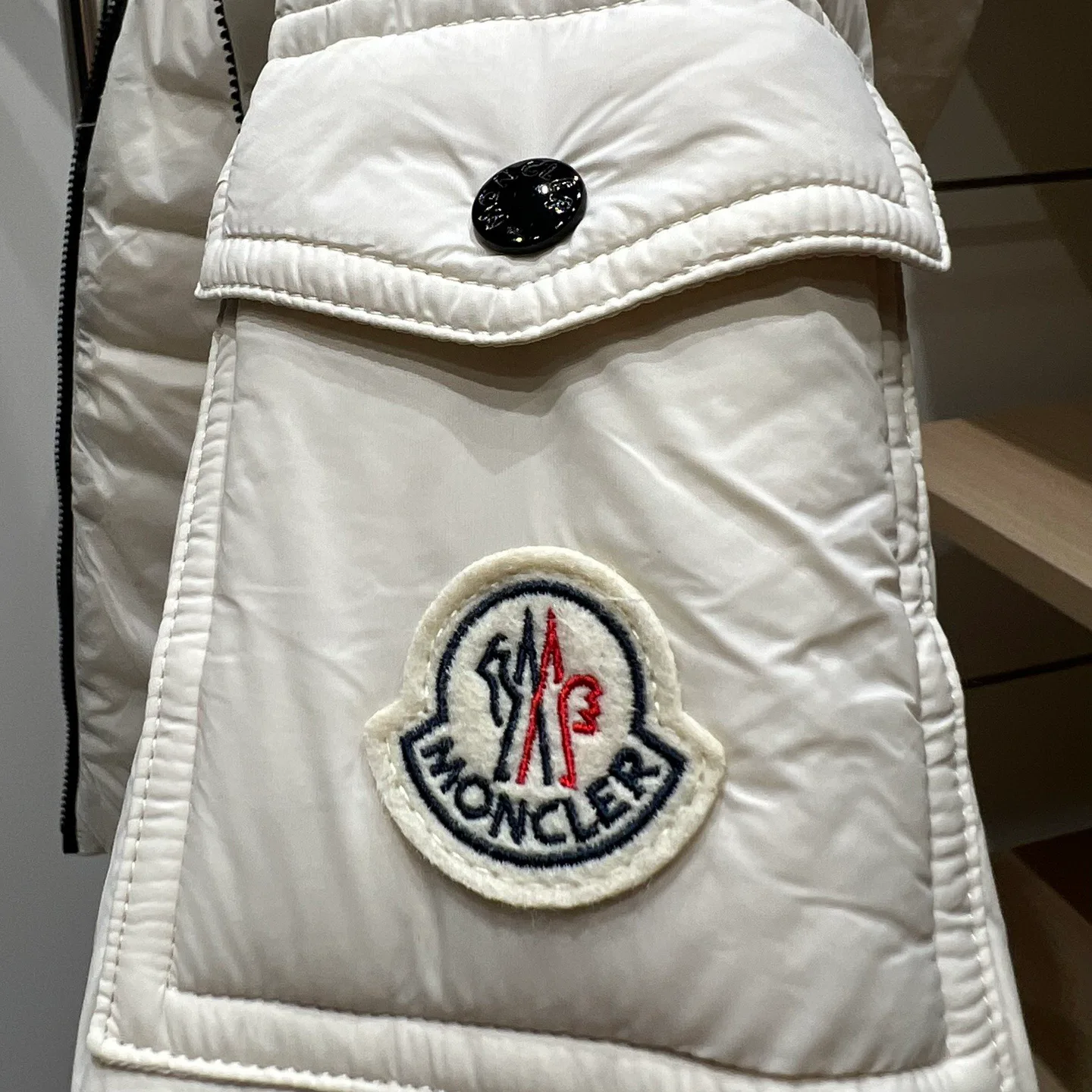 Women's Jackets And Down Jackets MONCLER 18336958