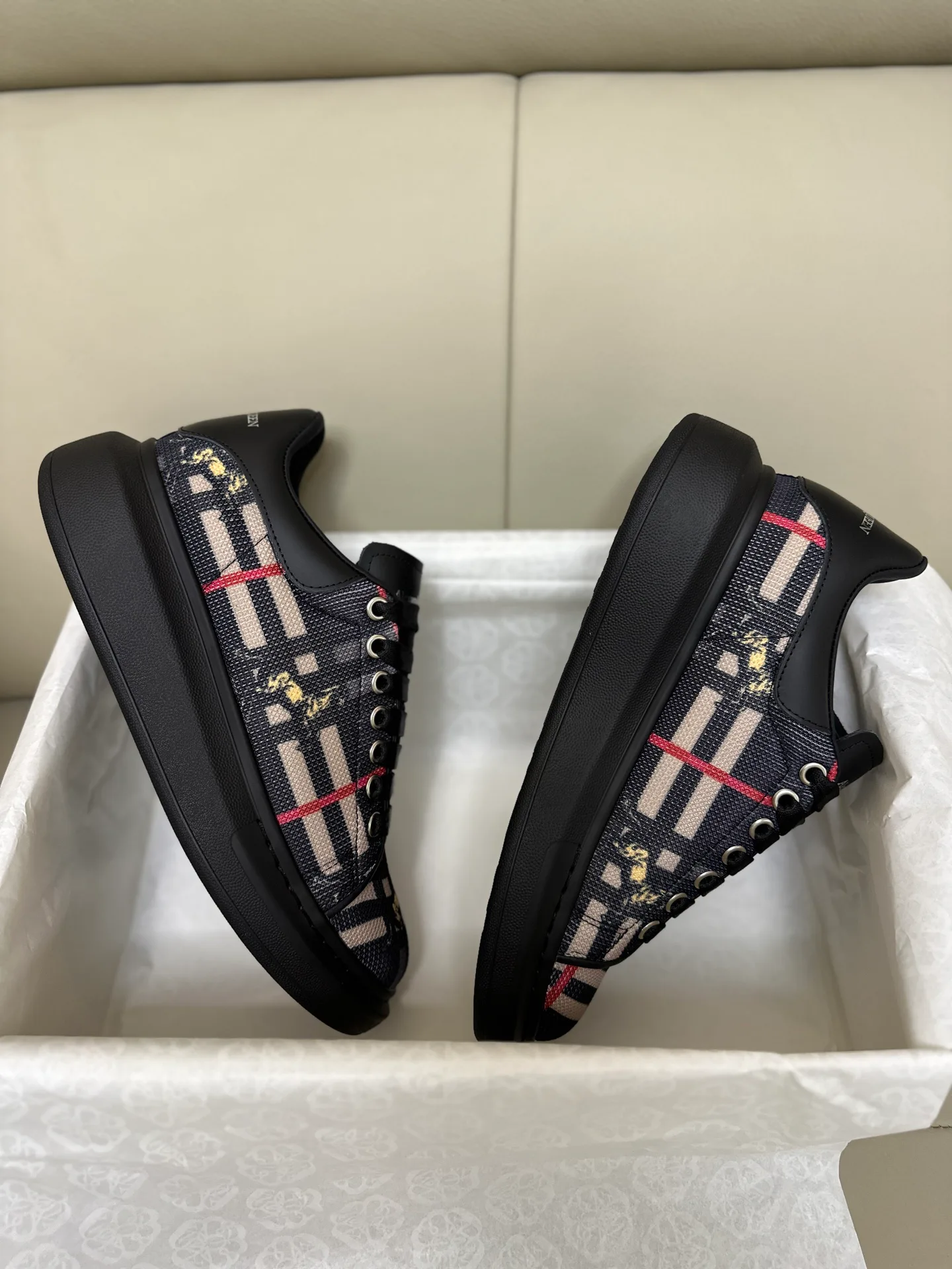 Кроссовки Женские Alexander Mcqueen 18616717
