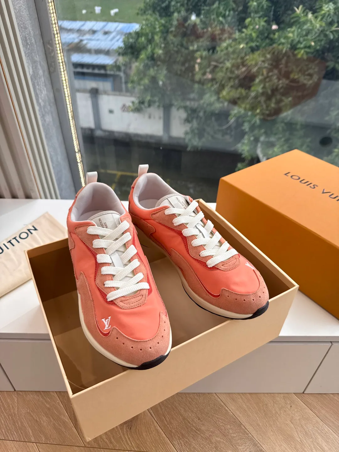 Women's Sneakers LOUIS VUITTON 18053500
