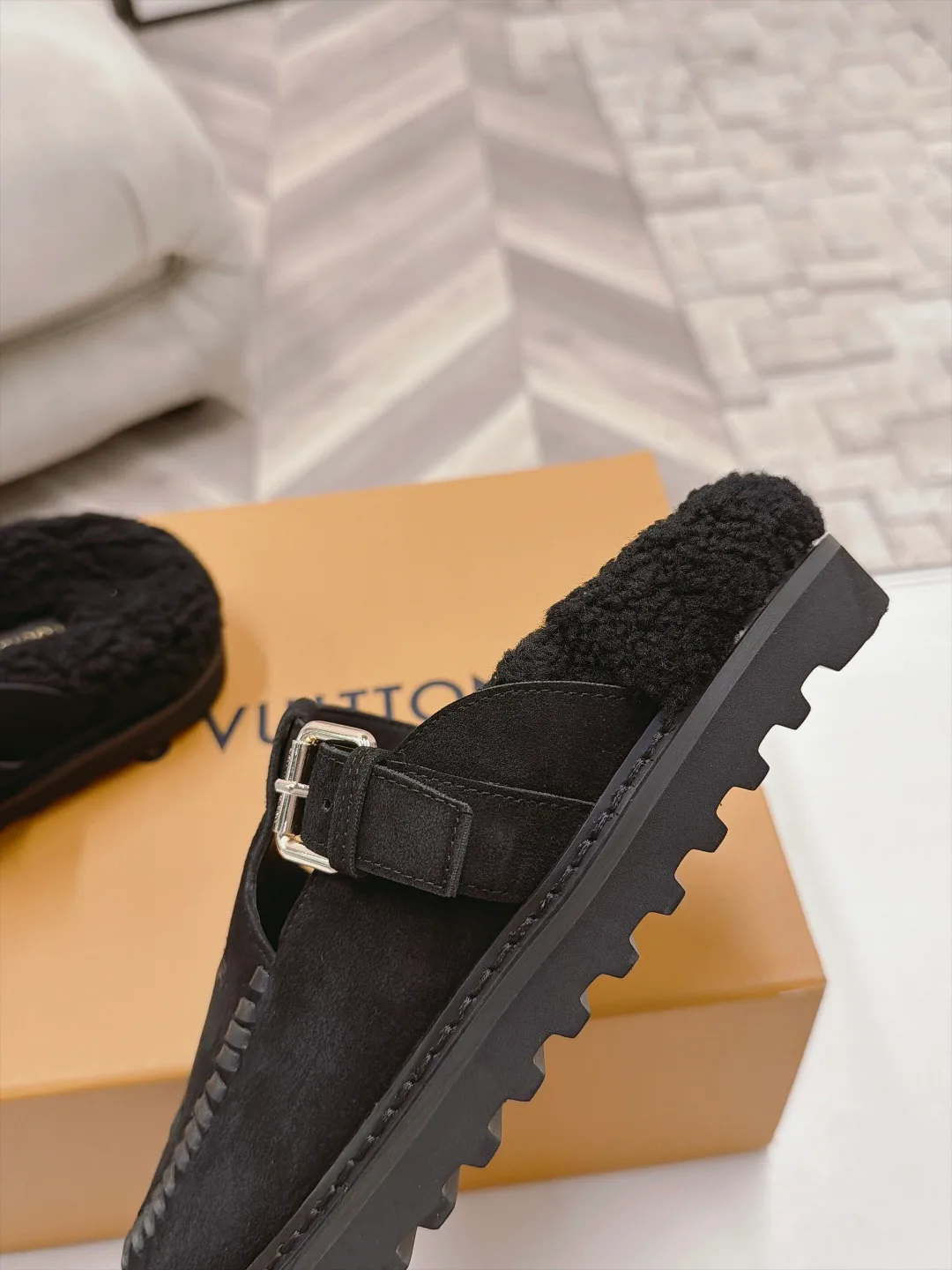 Women's Mules And Clogs LOUIS VUITTON 18366820