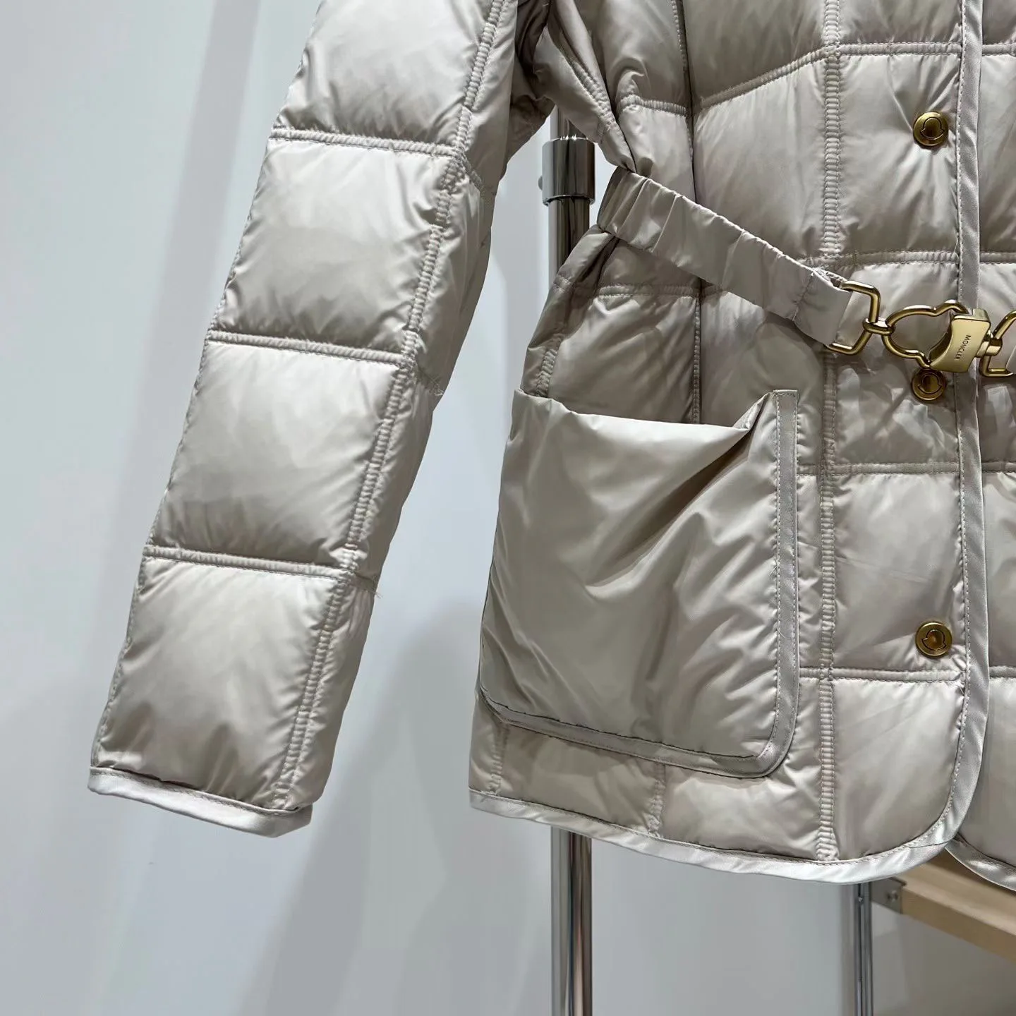 Women's Jackets And Down Jackets MONCLER 17926937