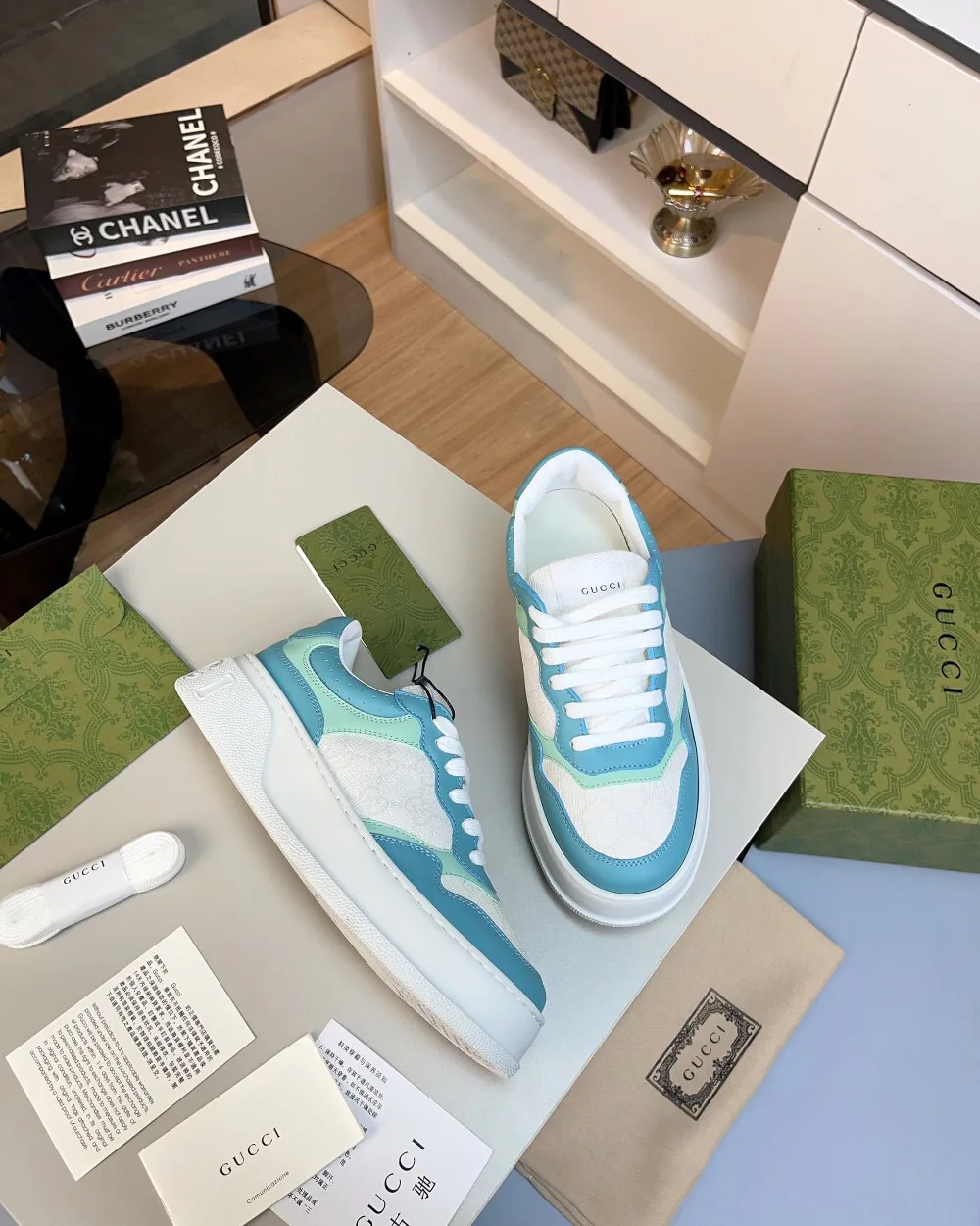 Women's Sneakers GUCCI 18369640