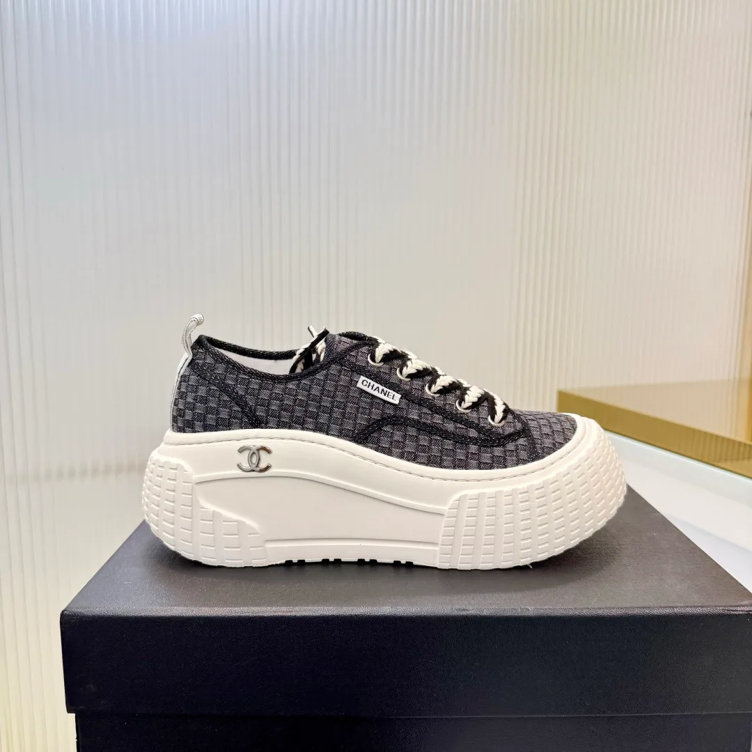 Women's Sneakers CHANEL 18366990