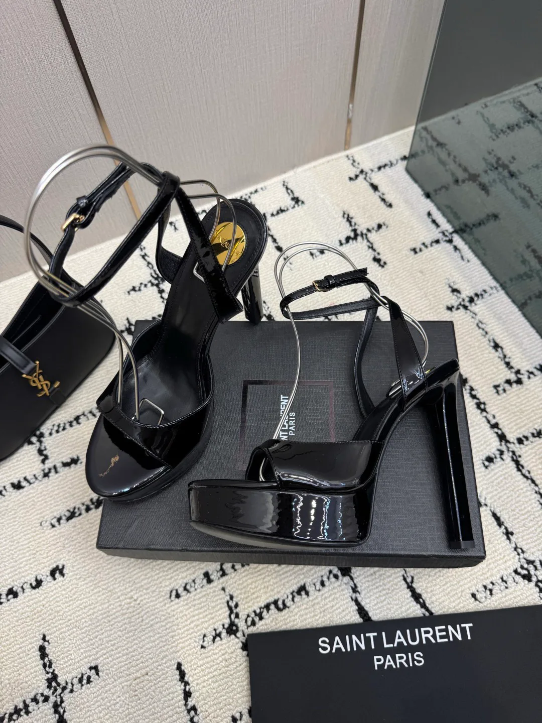Women's Open-Toe Sandals SAINT LAURENT 18049024