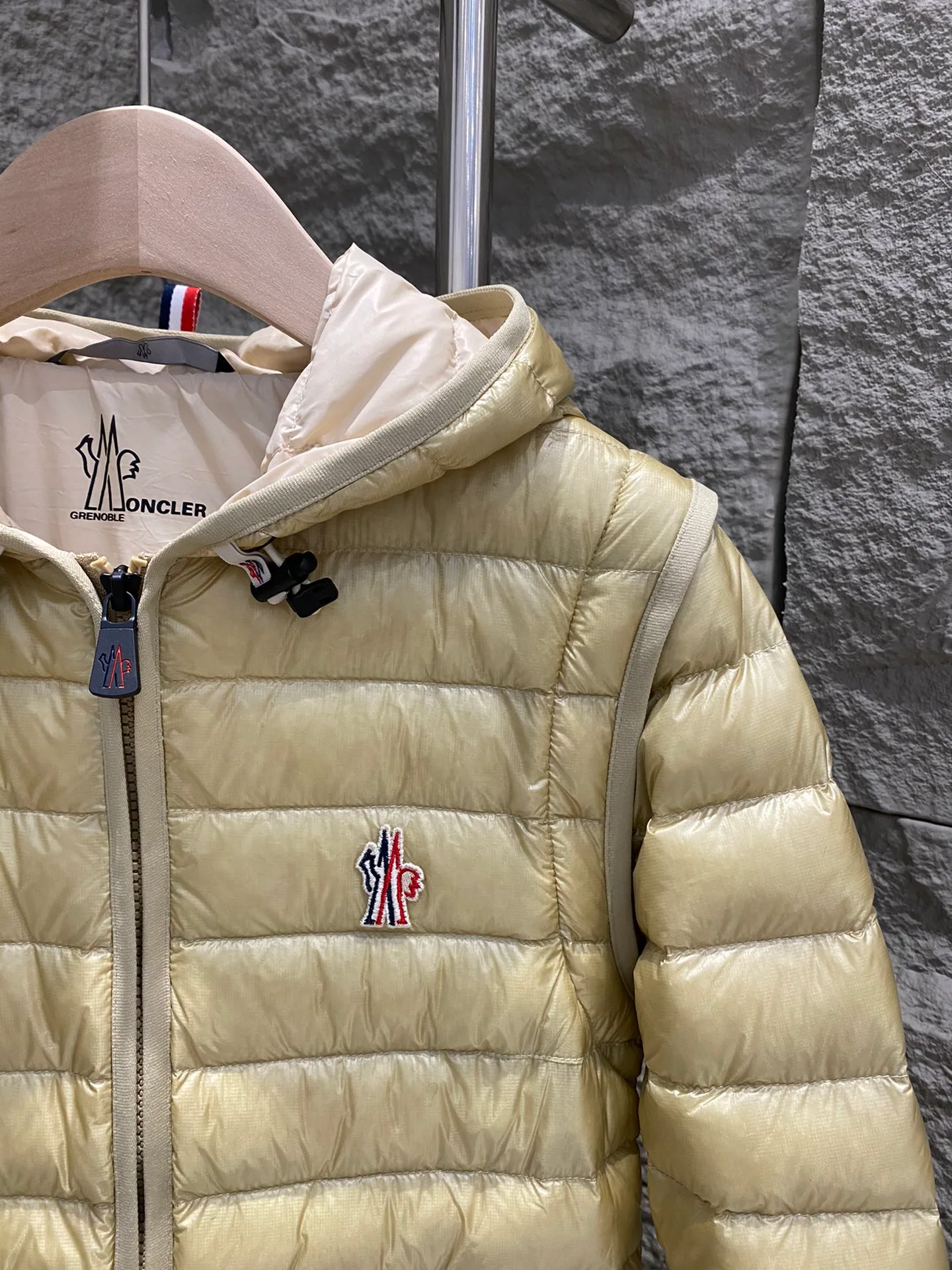 Куртки И Пуховики Мужские Moncler 18684571