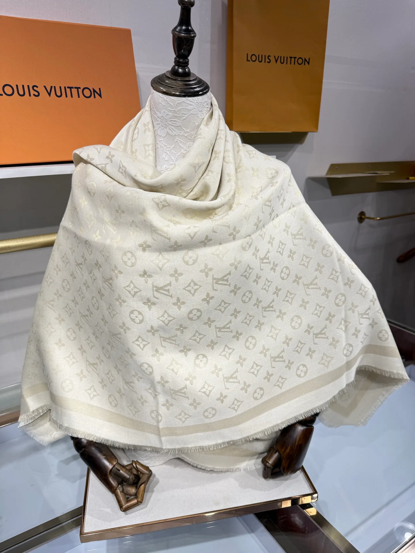 Scarves LOUIS VUITTON 17795653