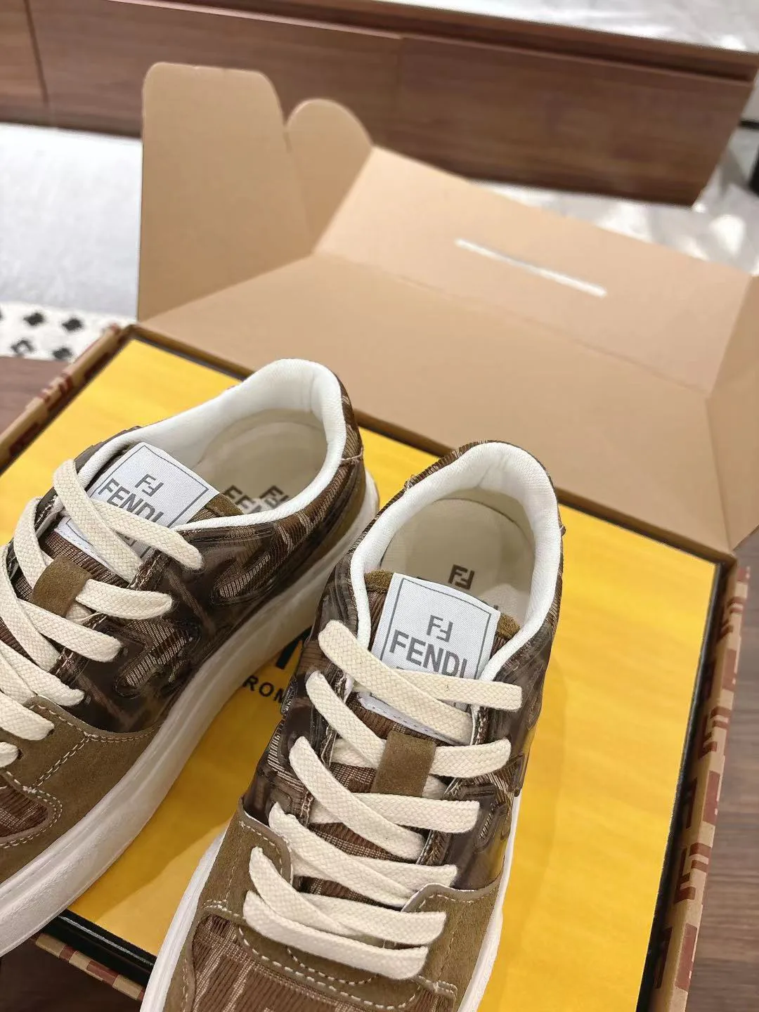 Women's Sneakers FENDI 18219639