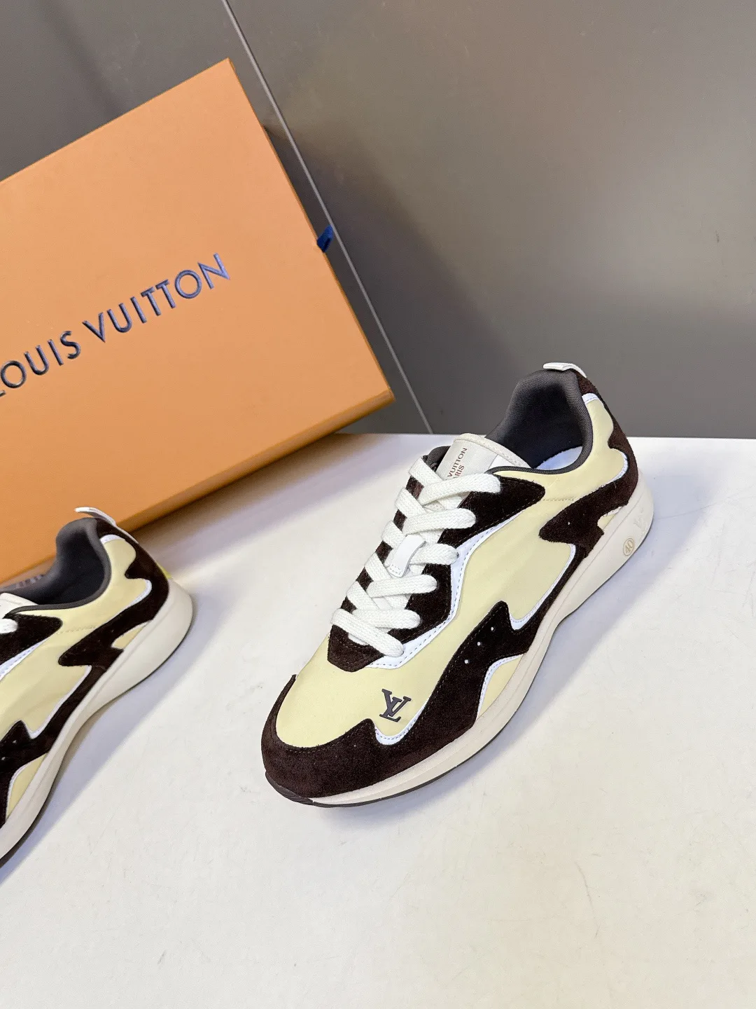Men's Sneakers LOUIS VUITTON 18404686