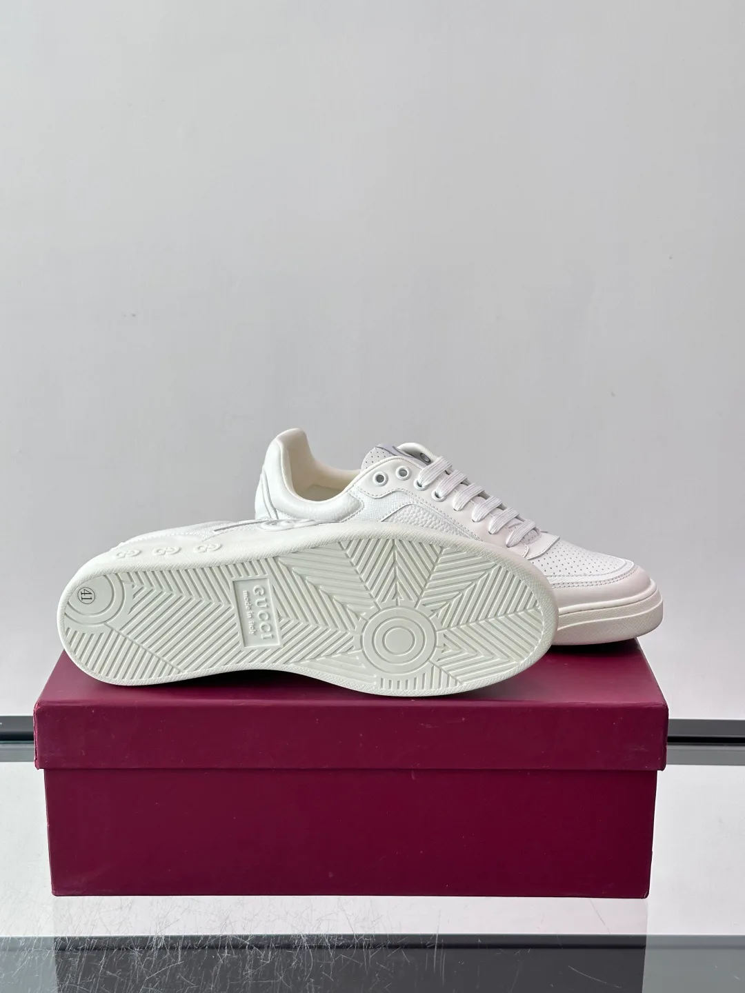 Women's Sneakers GUCCI 18102704