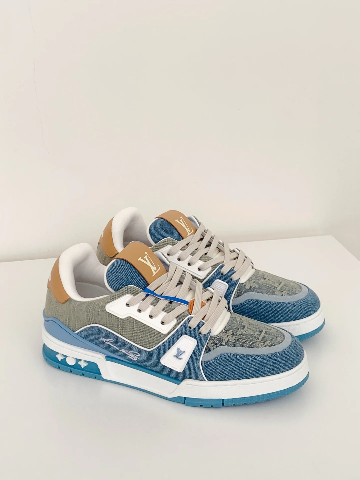 Women's Sneakers LOUIS VUITTON 18375881