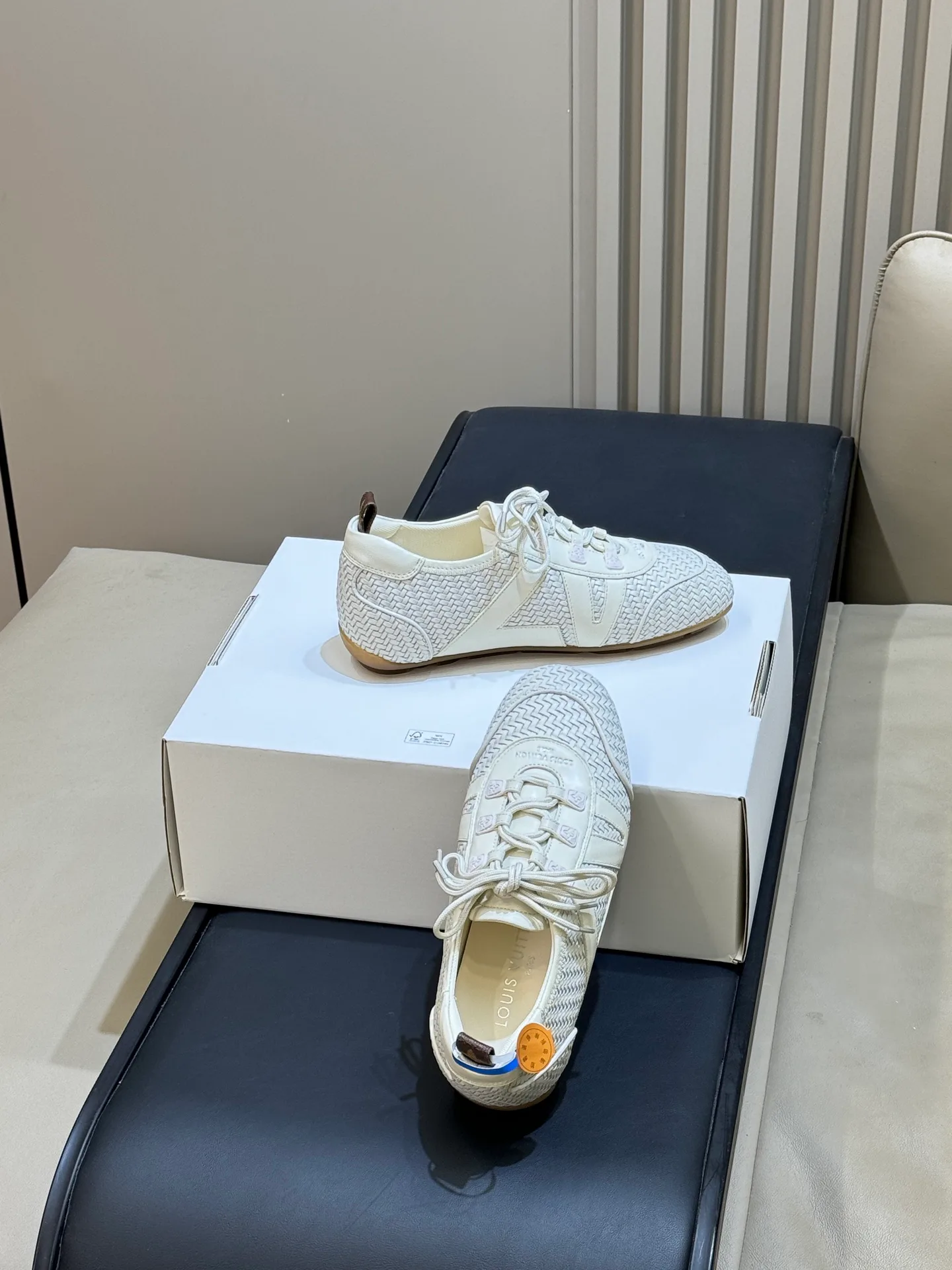 Women's Sneakers LOUIS VUITTON 18072953