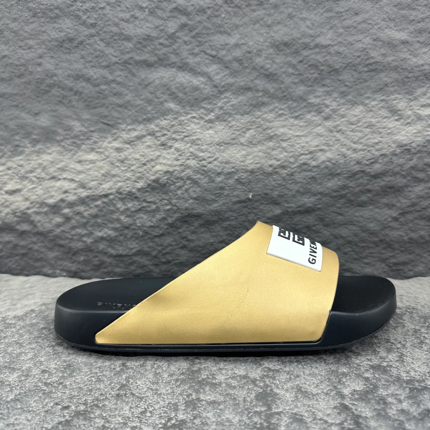 Men's Flip-Flops GIVENCHY 18153707