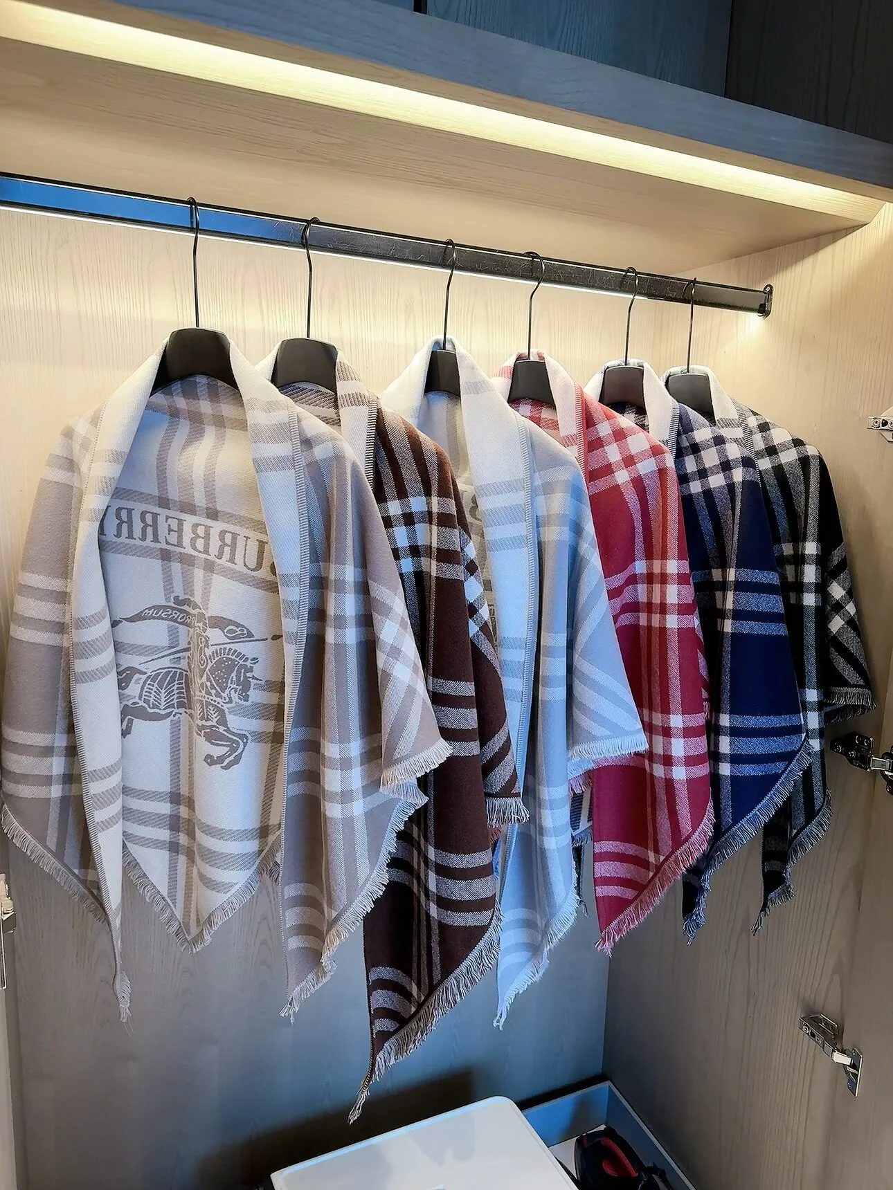 Scarves BURBERRY 18445201