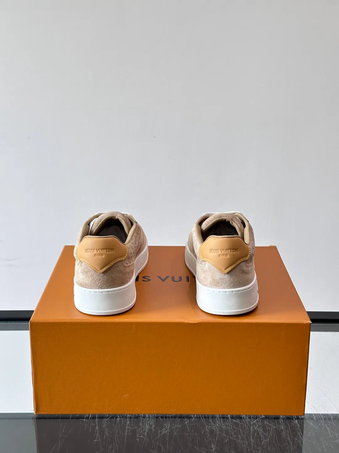 Men's Sneakers LOUIS VUITTON 17646125