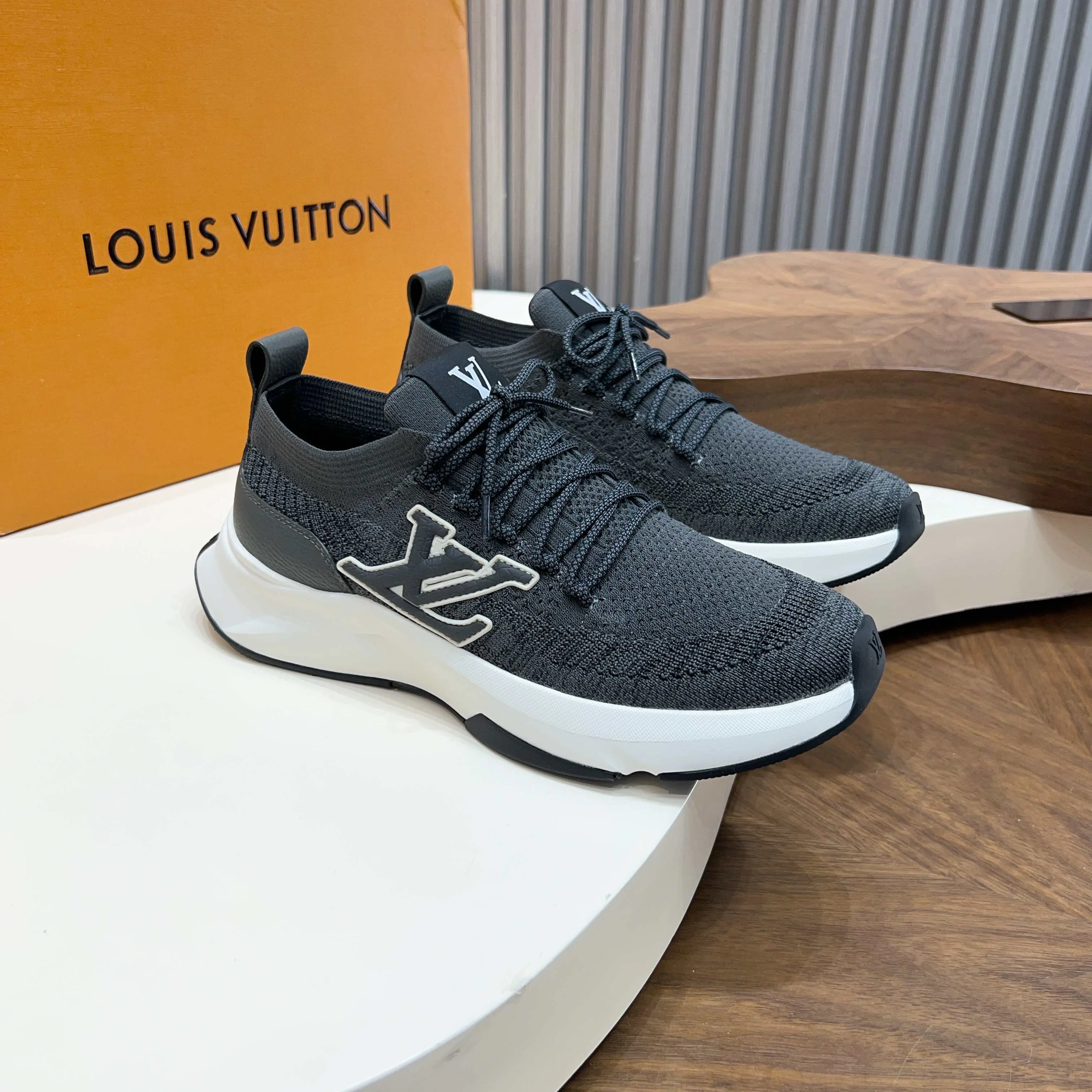 Men's Sneakers LOUIS VUITTON 17916666